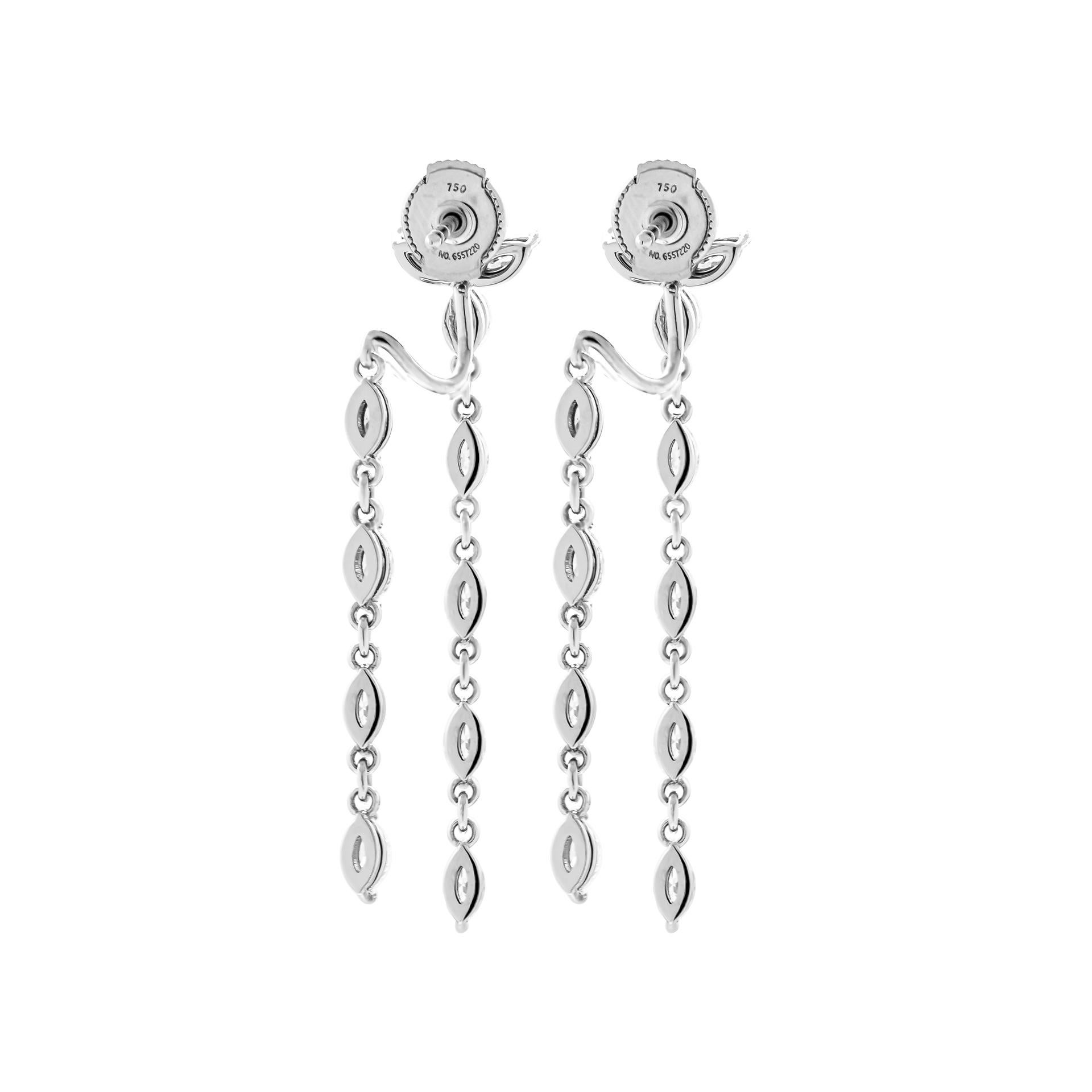 Diamond Drop Earrings in 18K White Gold In New Condition For Sale In New York, NY