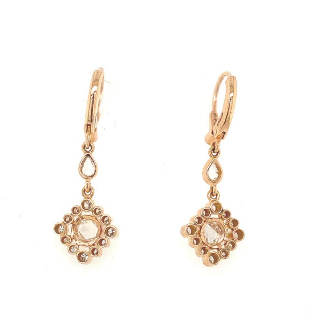 Rétro Boucles d'oreilles pendantes en or jaune 18 carats avec diamants taille rose et ronde en vente