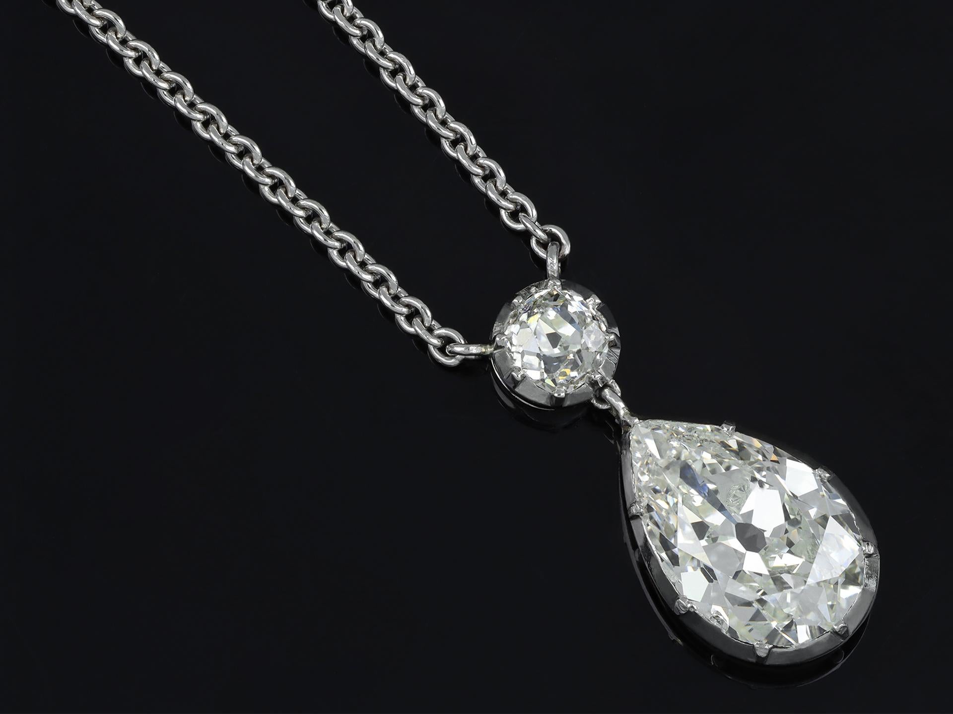 Diamond drop necklace, circa 1920. In Good Condition For Sale In London, GB