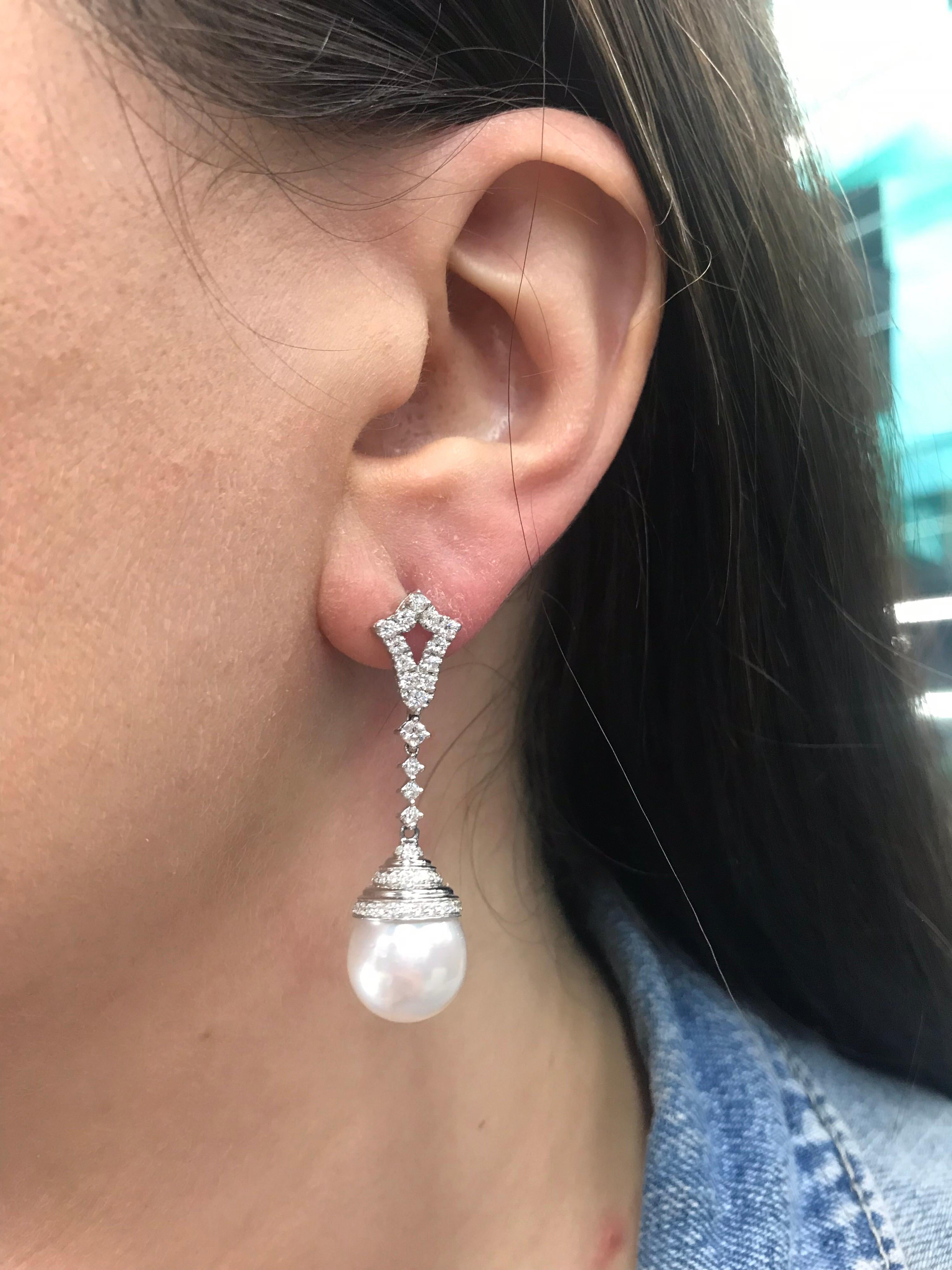 18K White gold earrings featuring two South Sea Pearls measuring 11-12 mm and 82 round brilliants weighing 0.90 carats
Color G
Clarity VS-SI