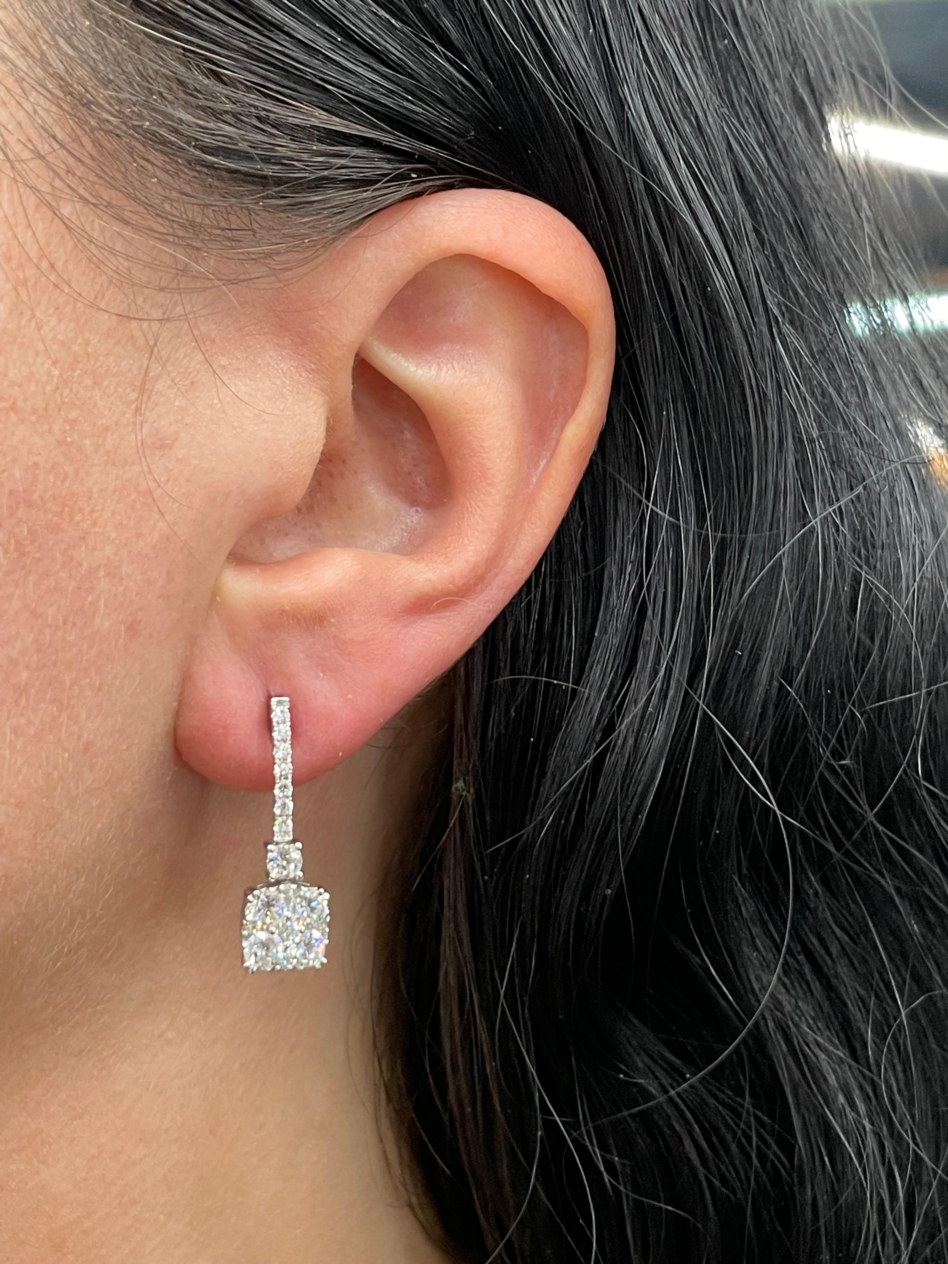 Diamond Drop Square Earrings 2 Carats 18 Karat White Gold 4 Grams In New Condition For Sale In New York, NY