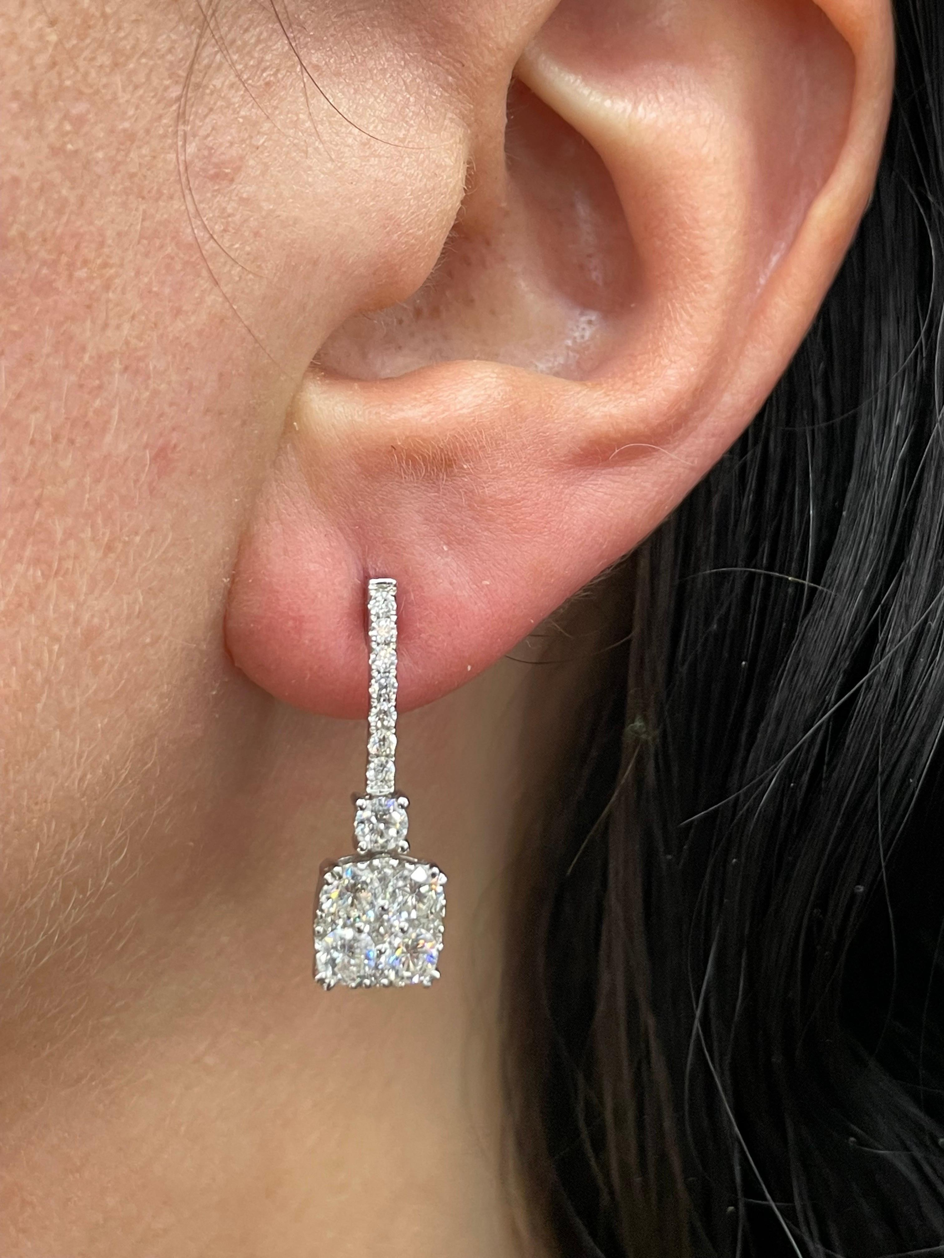 Women's Diamond Drop Square Earrings 2 Carats 18 Karat White Gold 4 Grams For Sale