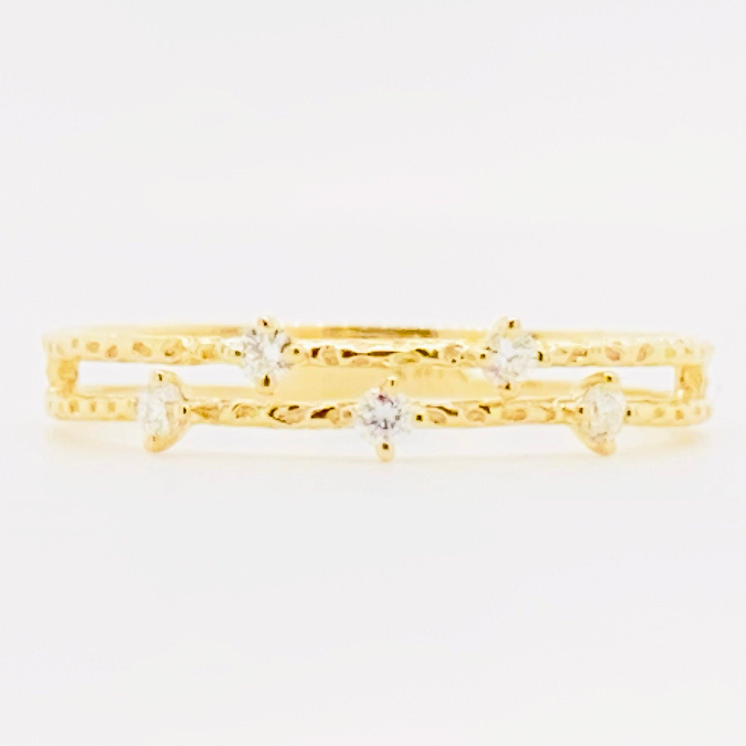 Im Angebot: Diamant-Duet-Ring, Gold strukturierter Diamant-Doppelbandring, stapelbarer Ring () 3