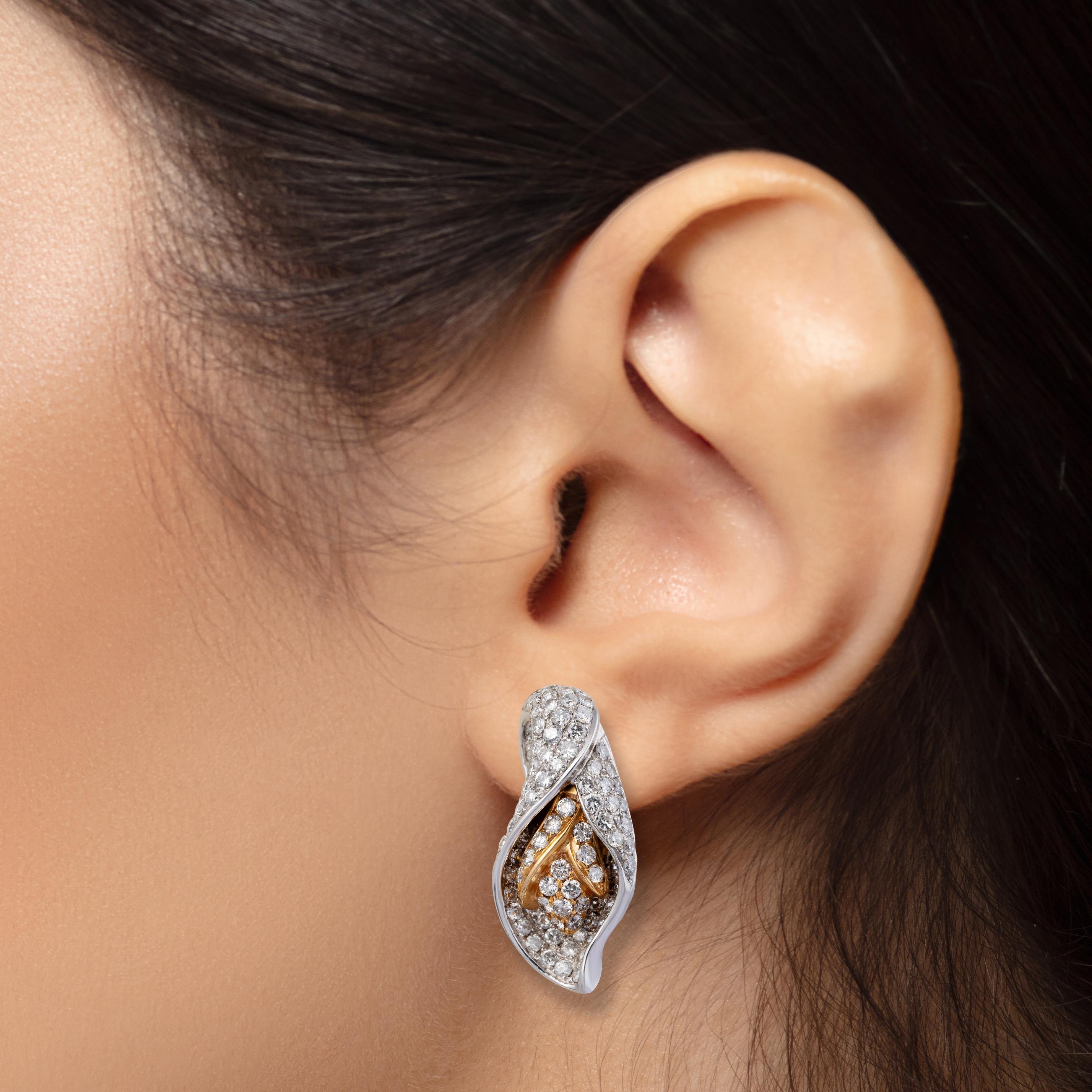 Antique Cushion Cut Diamond Earring in 18k gold For Sale