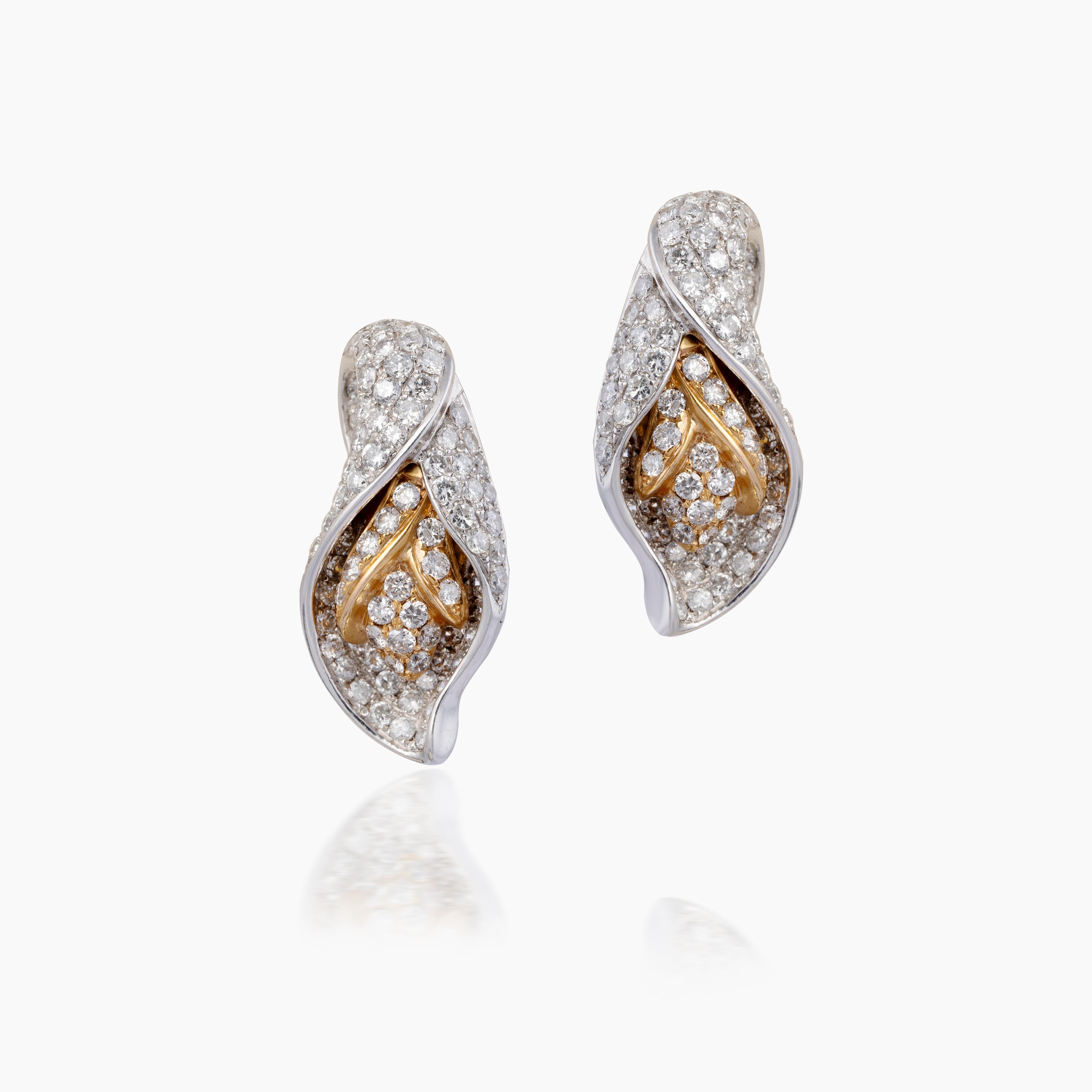 Diamond Earring in 18k gold In New Condition For Sale In New York, NY