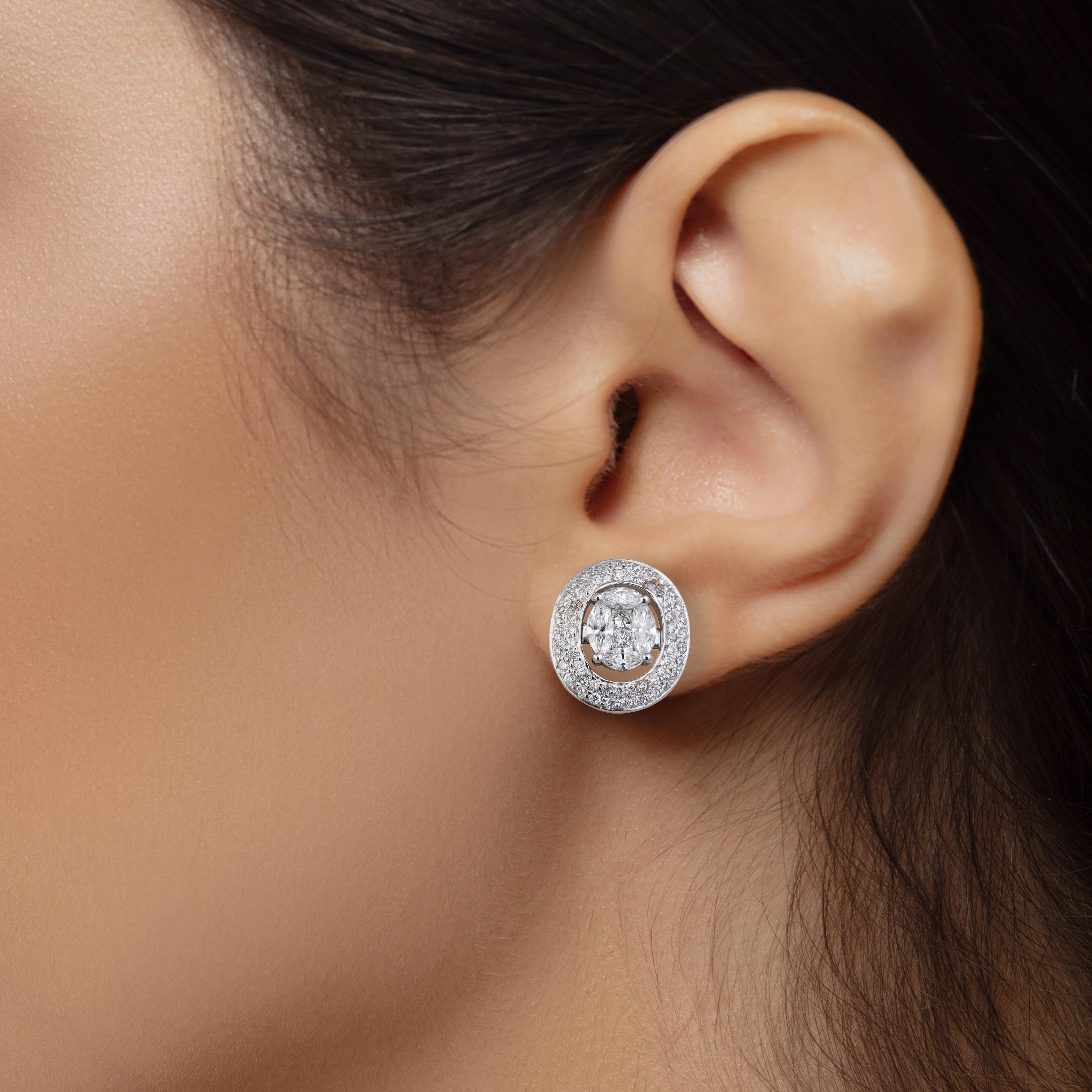 Women's Diamond Earring in 18k gold  For Sale