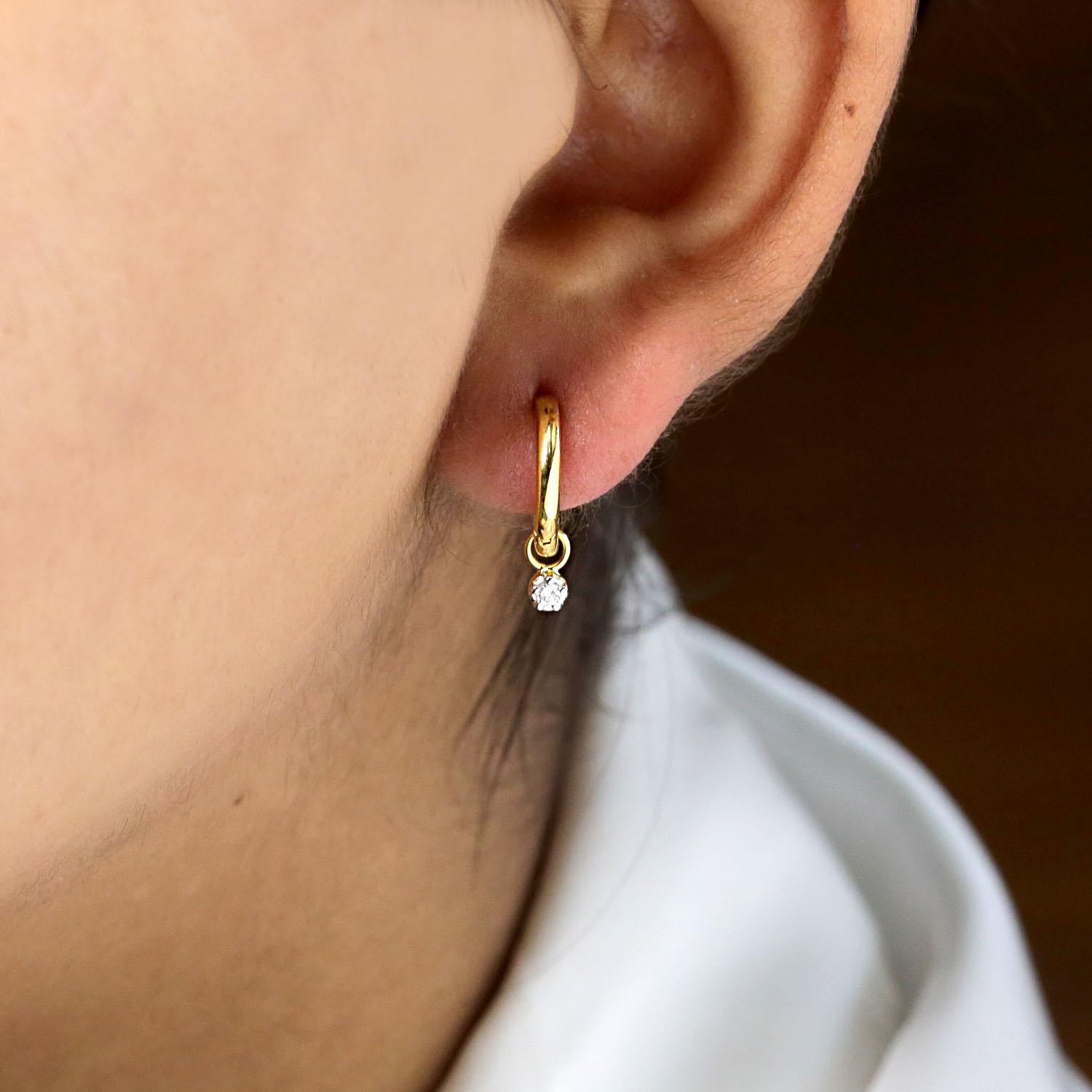 Women's 14k gold Diamond Earring with 0.07 carats diamond