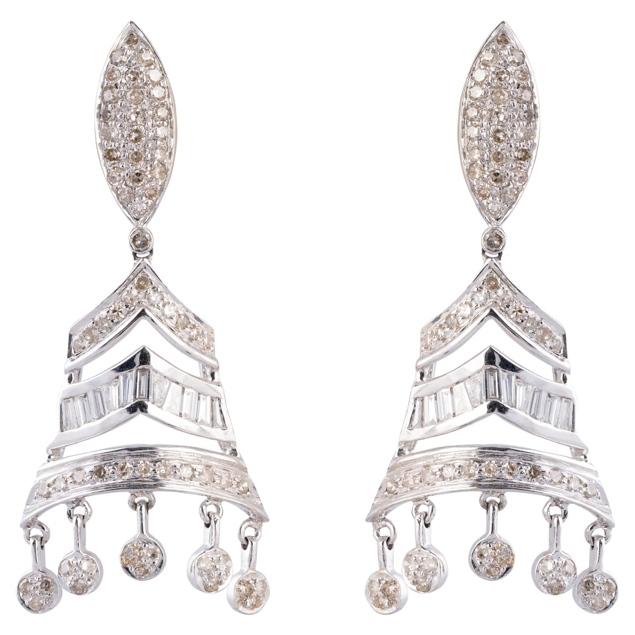 Diamond Earring in 18k gold For Sale