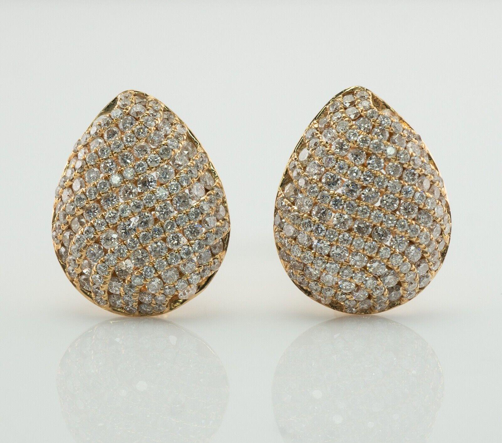 Orecchini con diamanti naturali in oro 14K a forma di pera 4,11 TDW

Questi orecchini con diamanti di proprietà sono realizzati in oro giallo massiccio 14K.
Ogni orecchino è tempestato di 137 diamanti a taglio rotondo.
Il peso totale dei diamanti