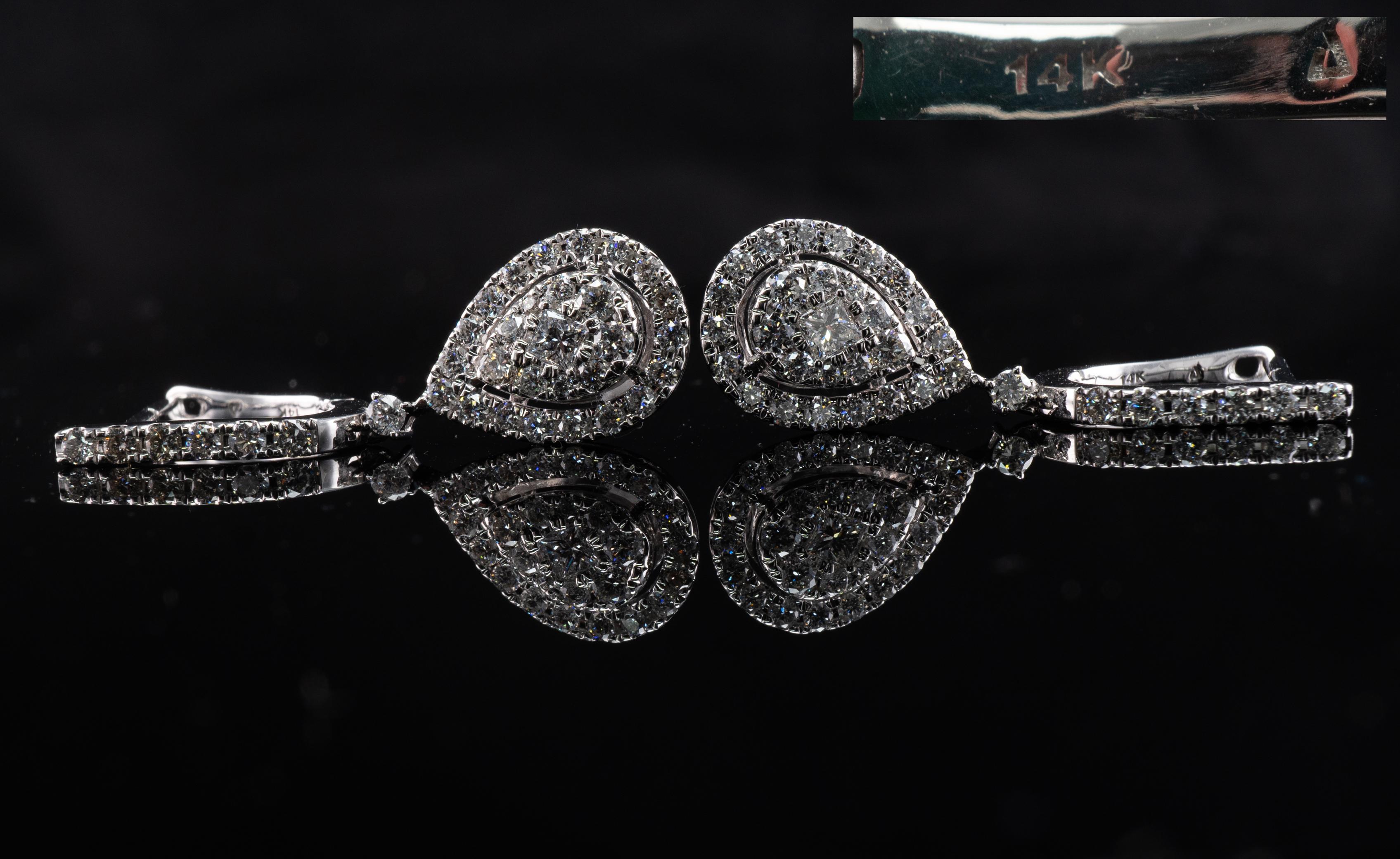 Orecchini con diamanti in oro bianco 14K a forma di goccia 1,82 TDW In condizioni buone in vendita a East Brunswick, NJ