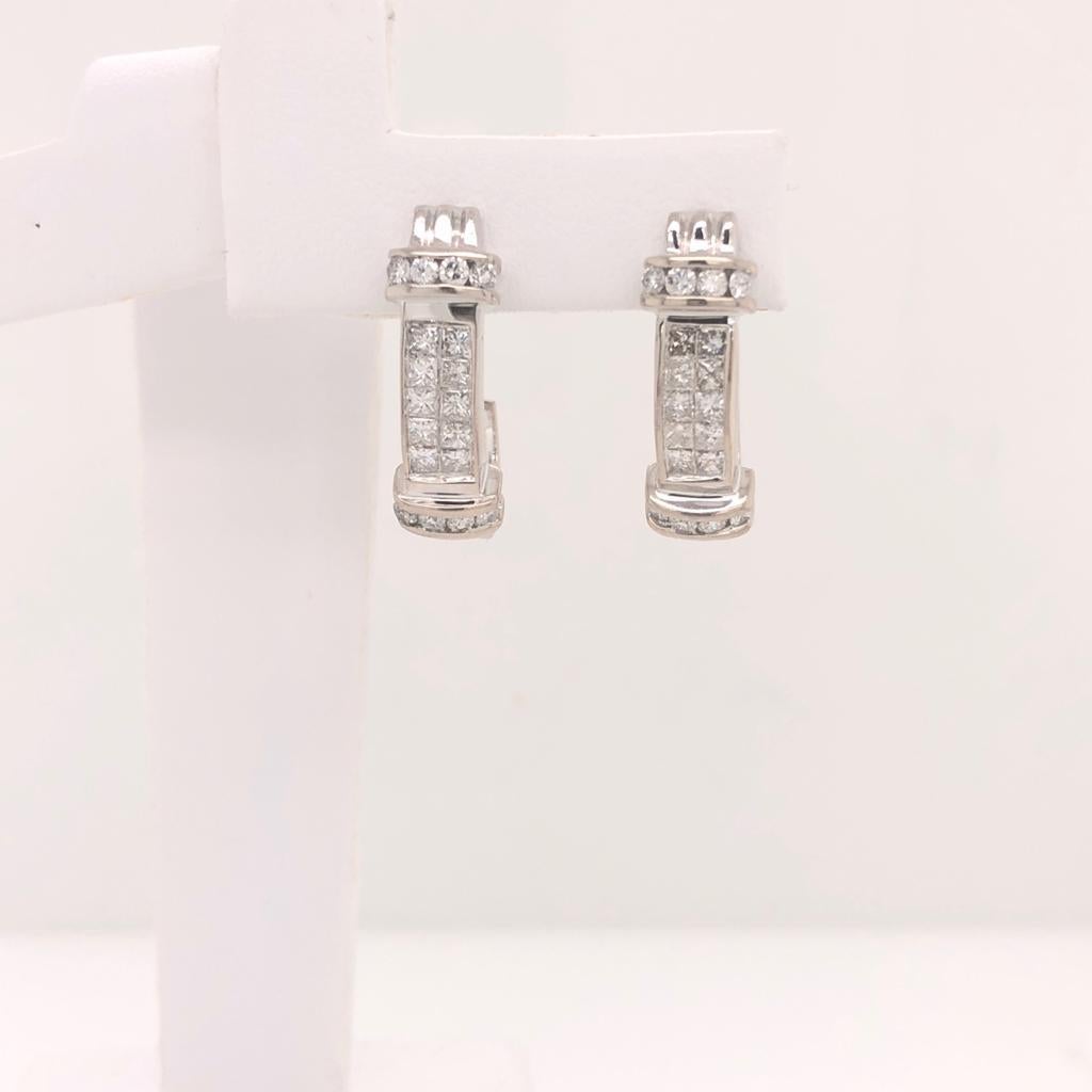 14K White Gold Round Princess Cut Natural 2.3ct Diamonds Earrings VS1 Clarity In Excellent Condition For Sale In Aventura, FL