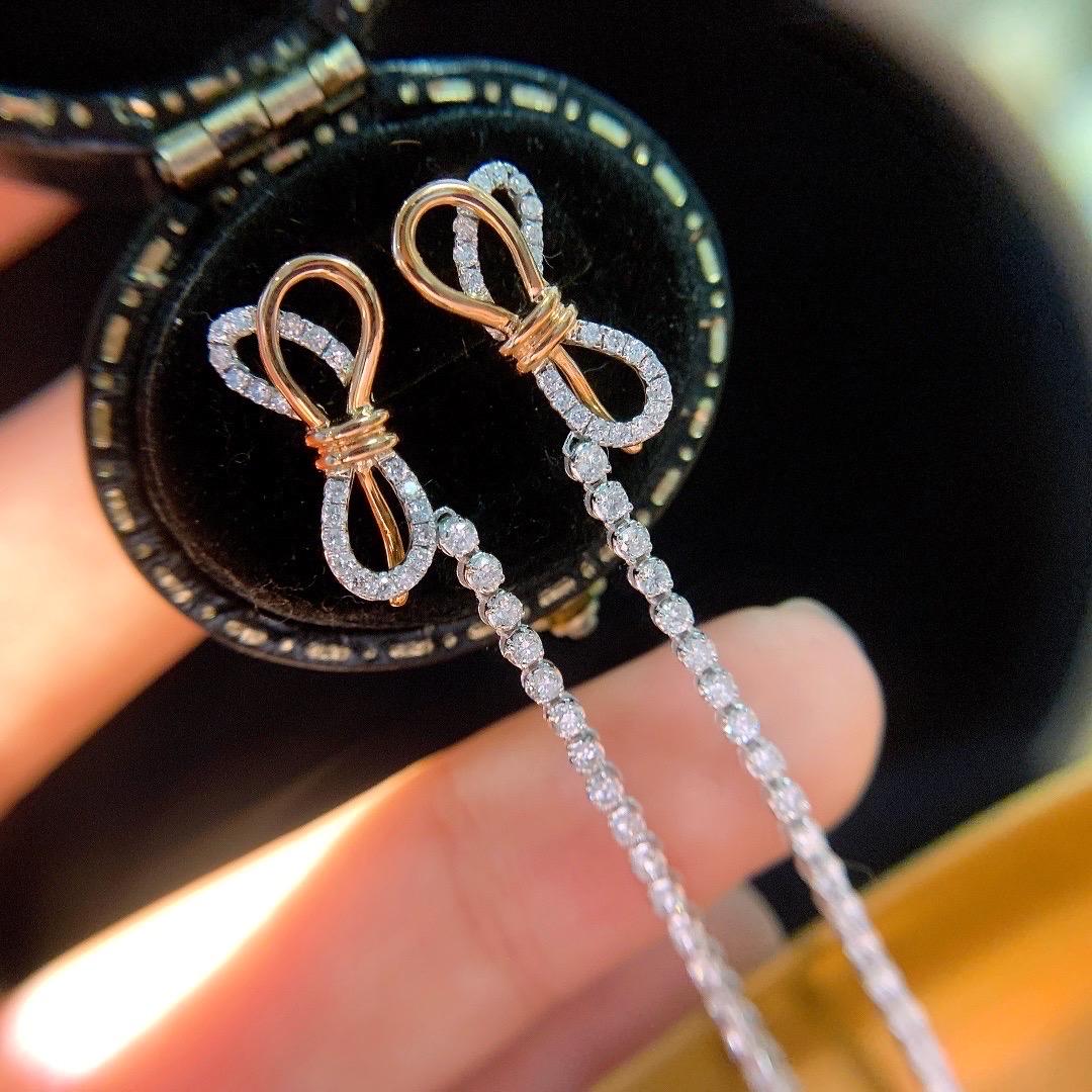 Diamant-Ohrringe aus 18 Karat Weißgold mit 0,35 Karat Diamant im Zustand „Neu“ im Angebot in Duluth, GA