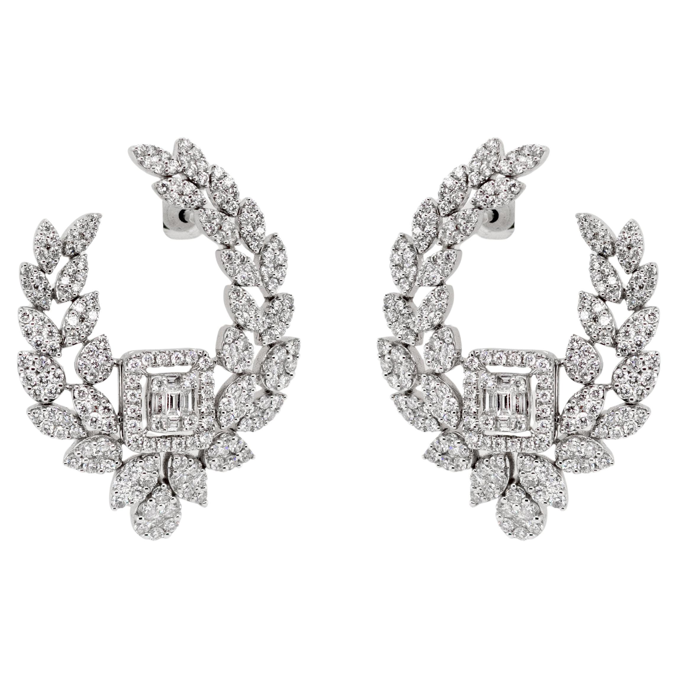 Boucles d'oreilles en or blanc 18 carats et diamants 2,44 carats en vente