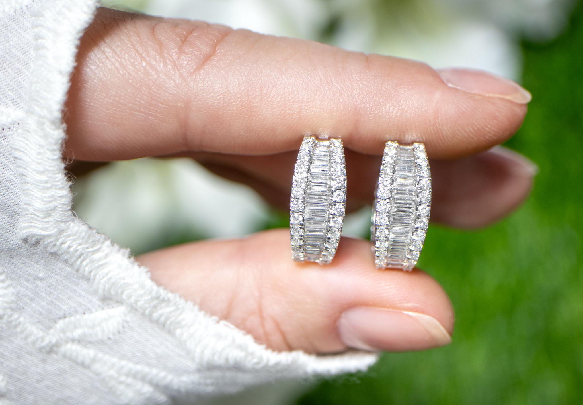 Modern Diamond Earrings Baguette and Round 1.32 Carats 18K Gold For Sale