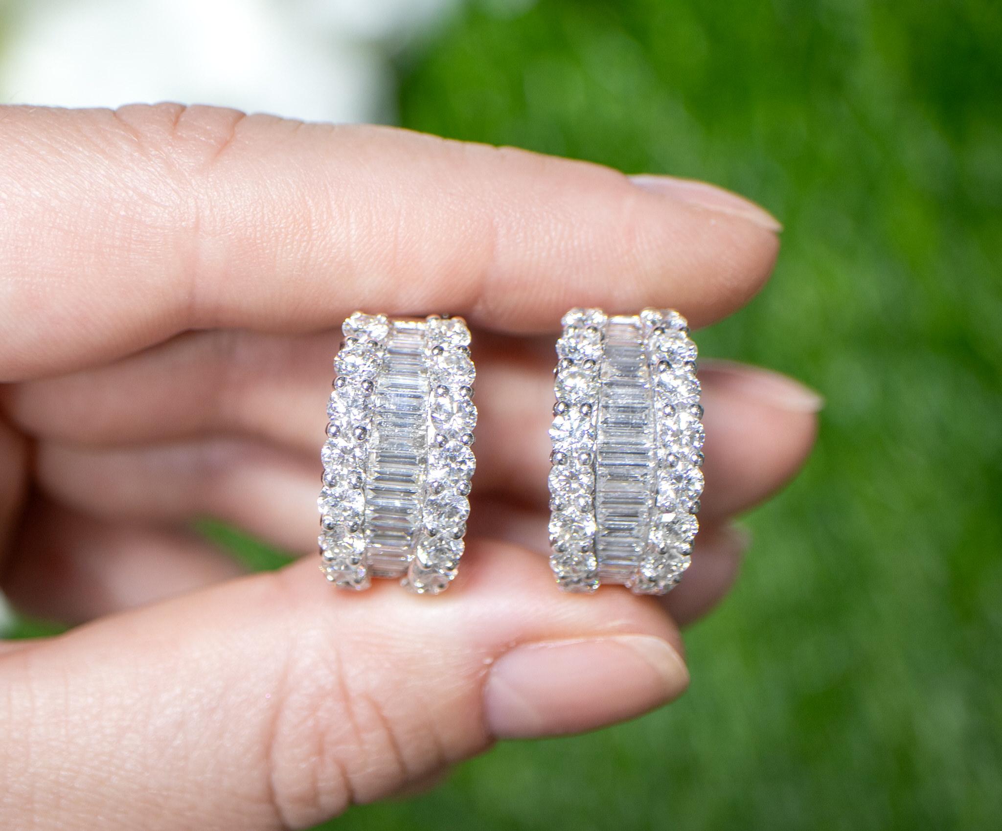 Baguette Cut Diamond Earrings Baguette and Round 5.6 Carats 18K Gold For Sale