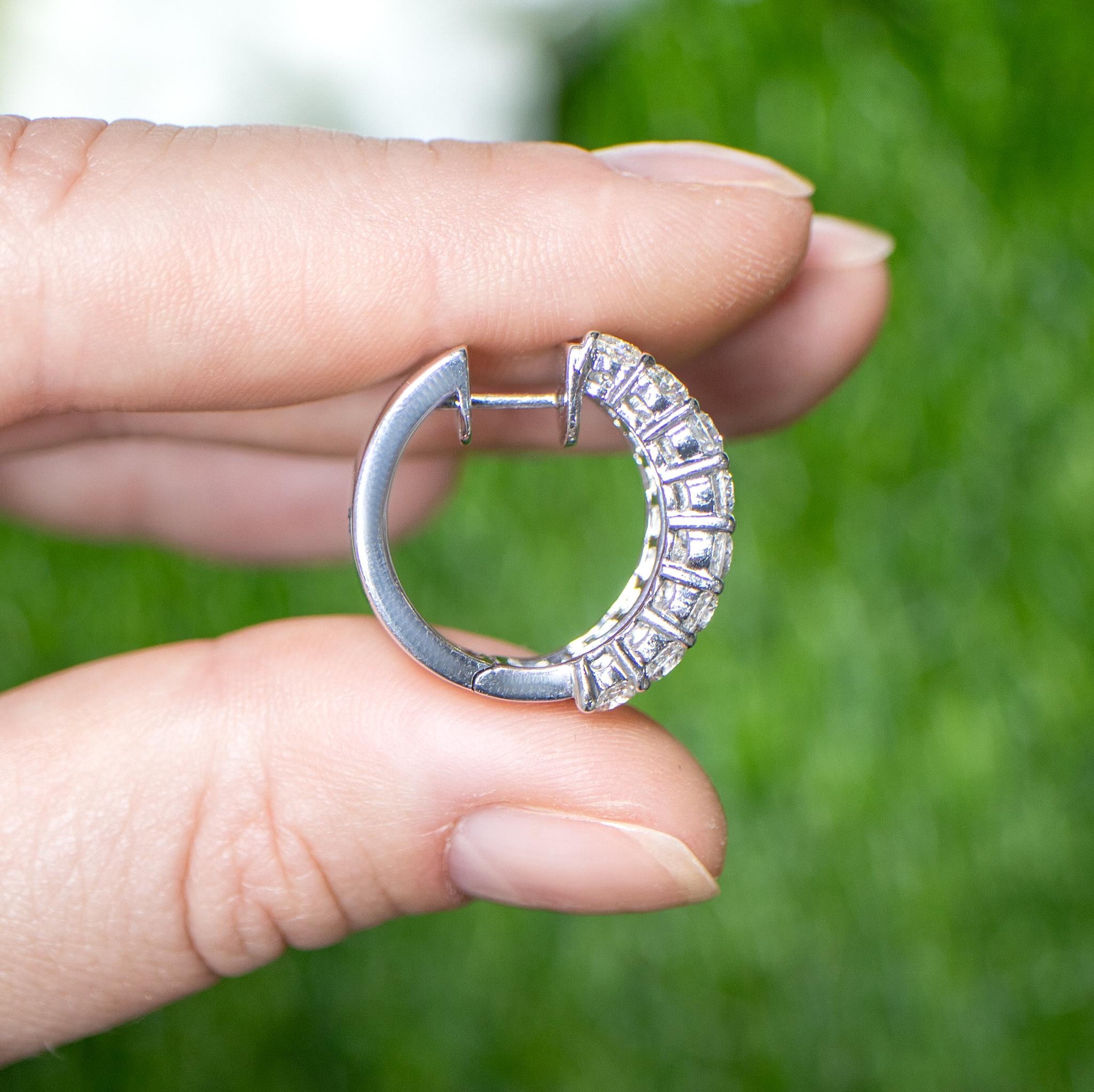 Diamant-Ohrringe Baguette und rund 5,6 Karat 18K Gold mit Diamanten für Damen oder Herren im Angebot