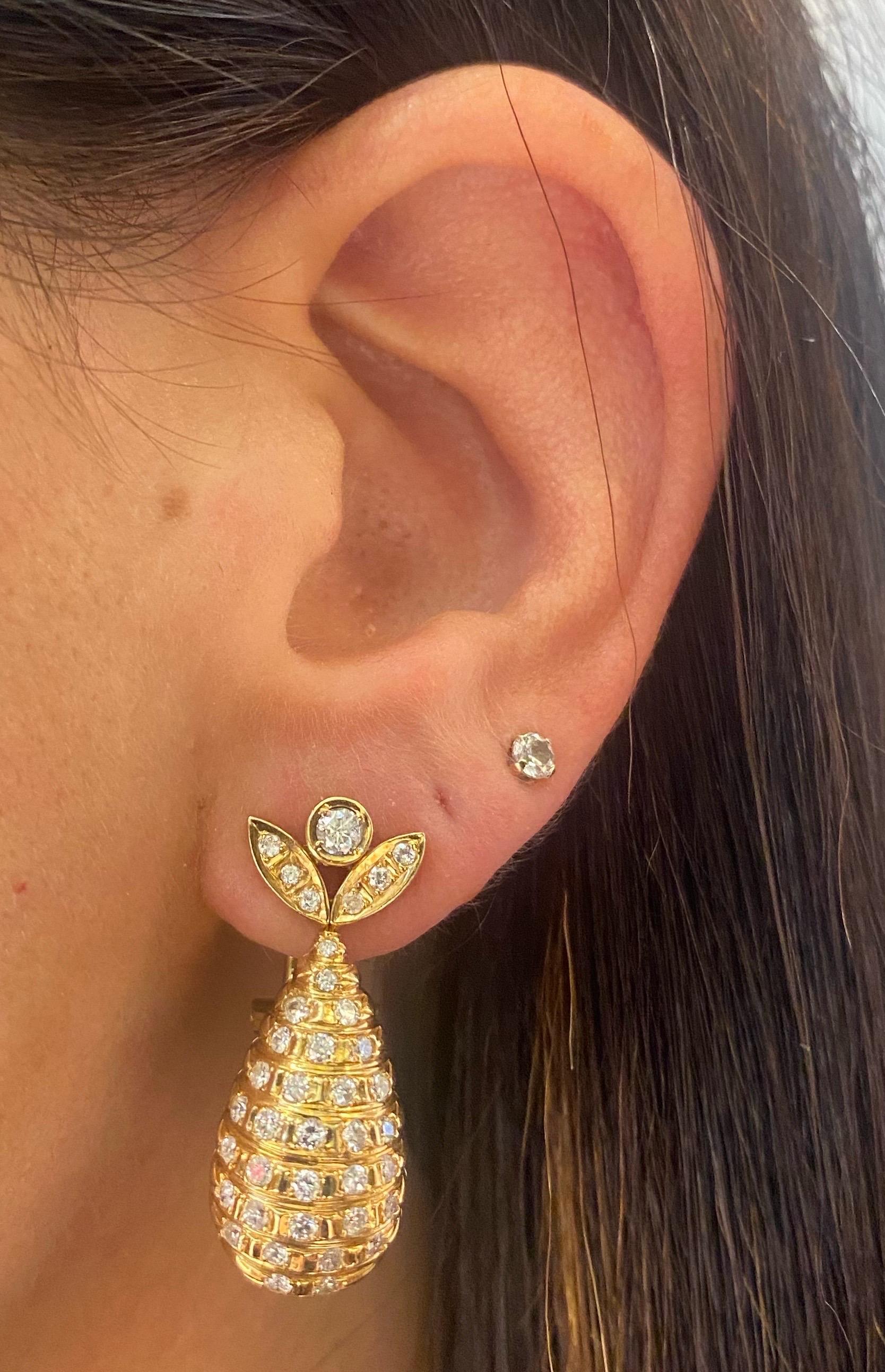 Diamond Earrings

18 Karat gold drop earrings set with round cut diamonds.

Approximate Length: 1