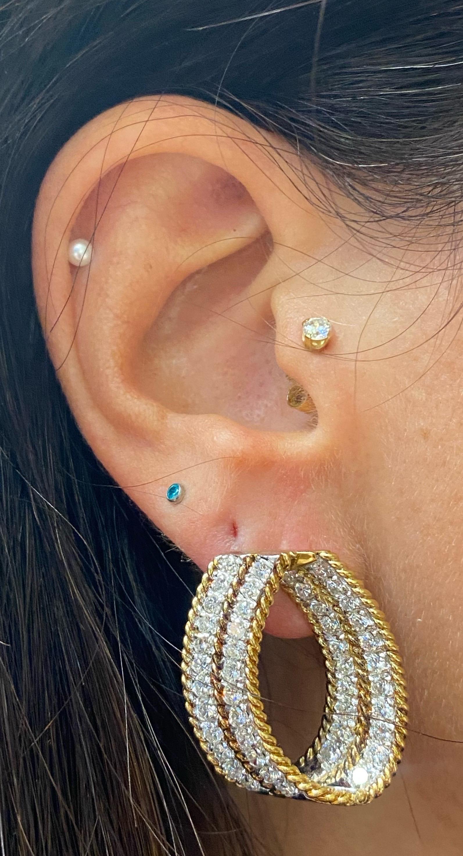 Almond Shaped Diamond Earrings 

Almond-shaped earrings set with 90 round-shaped diamonds.

Total Approximate Diamond Weight: 4.75 carats
Approximate weight: 18.8 grams
Back Type: push back with post 
Metal type: 18-karat gold 


