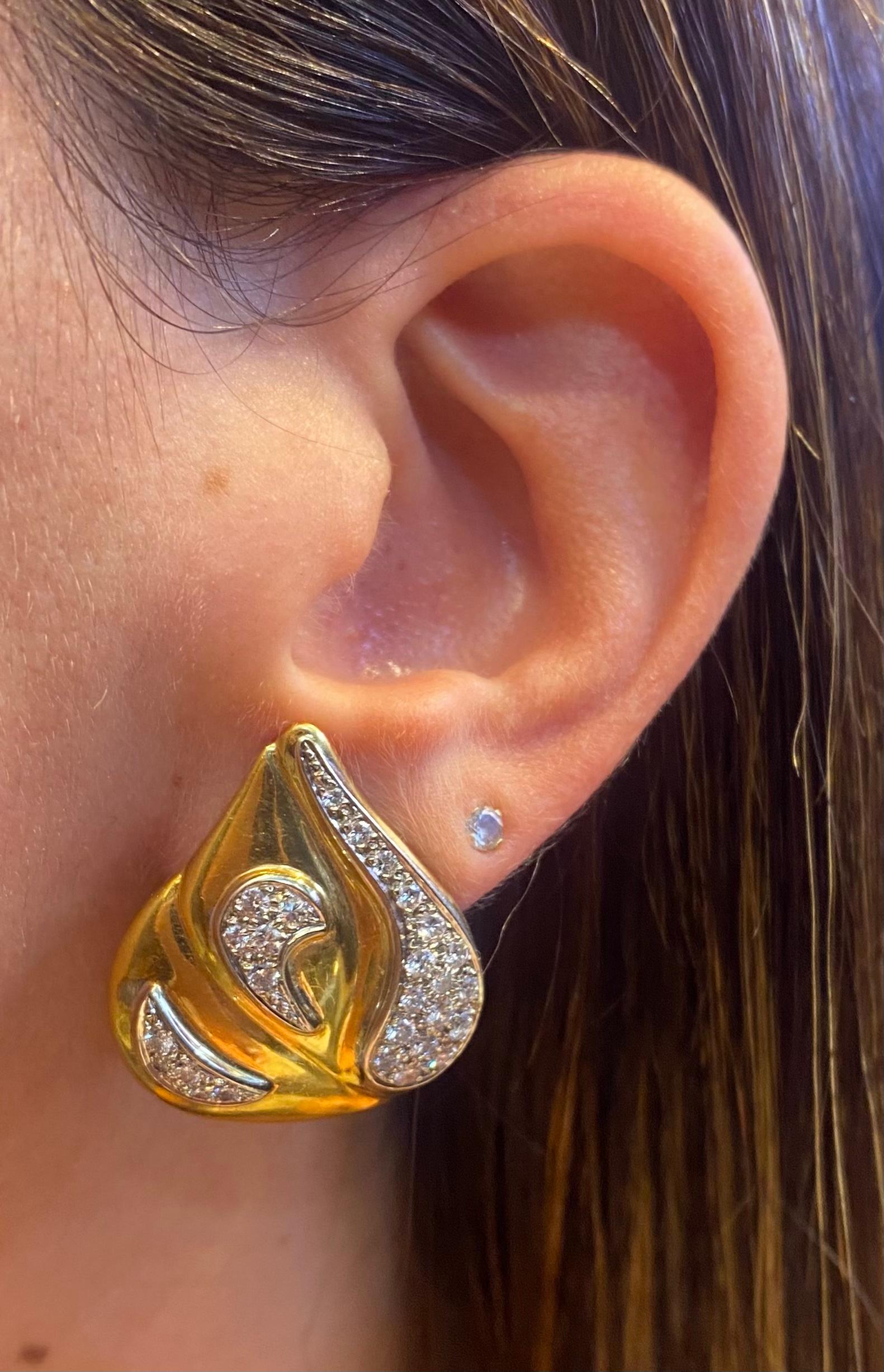 Diamond Earrings

A pair of 18 karat yellow gold earring with undulating lines of 54 round cut diamonds weighing approximately 1.40 carats.

Measurements: 1