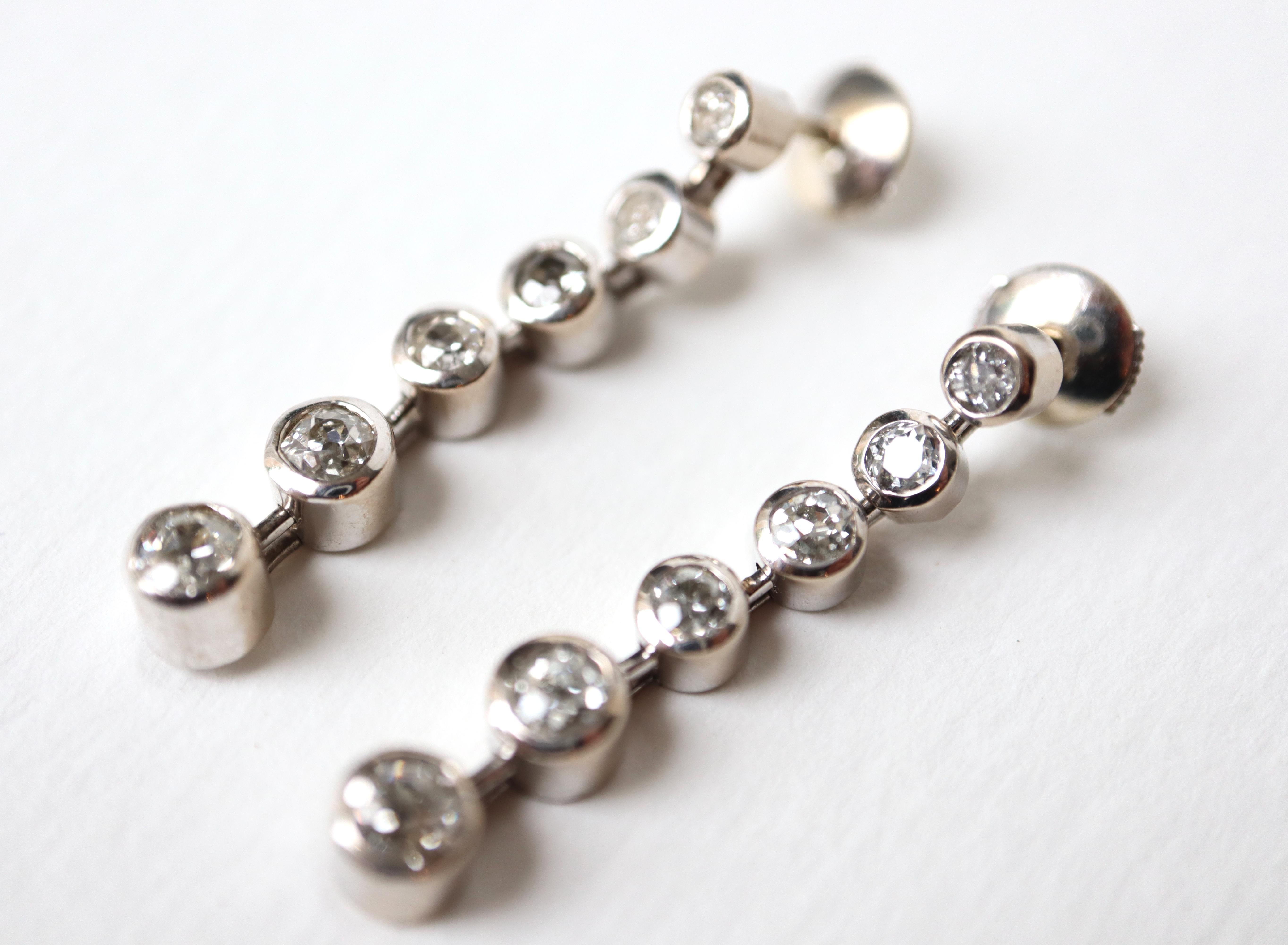 Boucles d'oreilles en or blanc 18 carats avec 2 carats de diamants  Pour femmes en vente