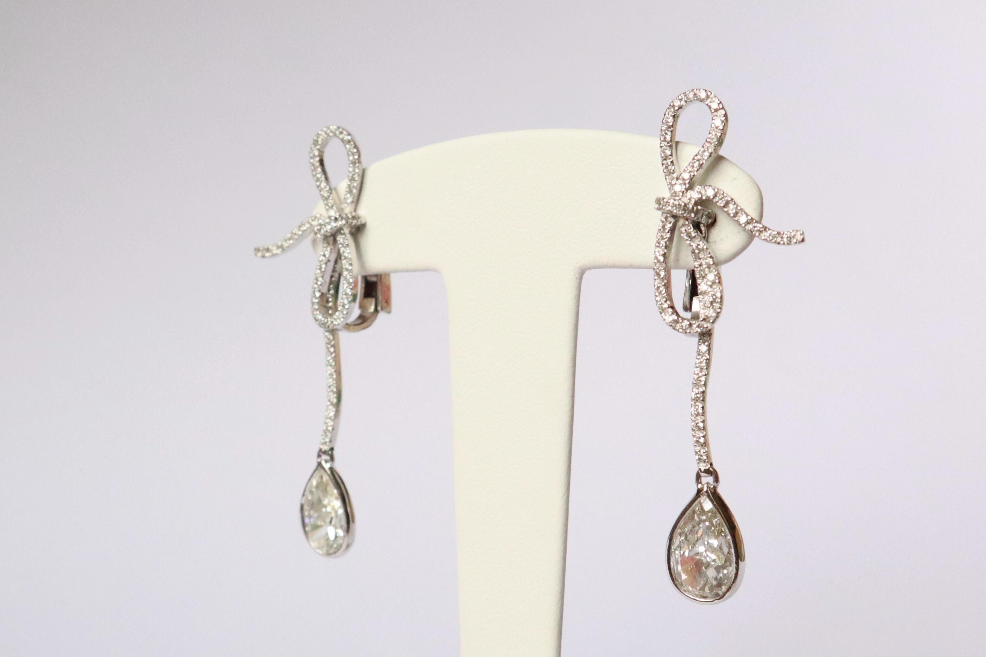 Women's Diamond Earrings in 18 Carat White Gold  4 Carats of Diamonds Knot Pattern For Sale