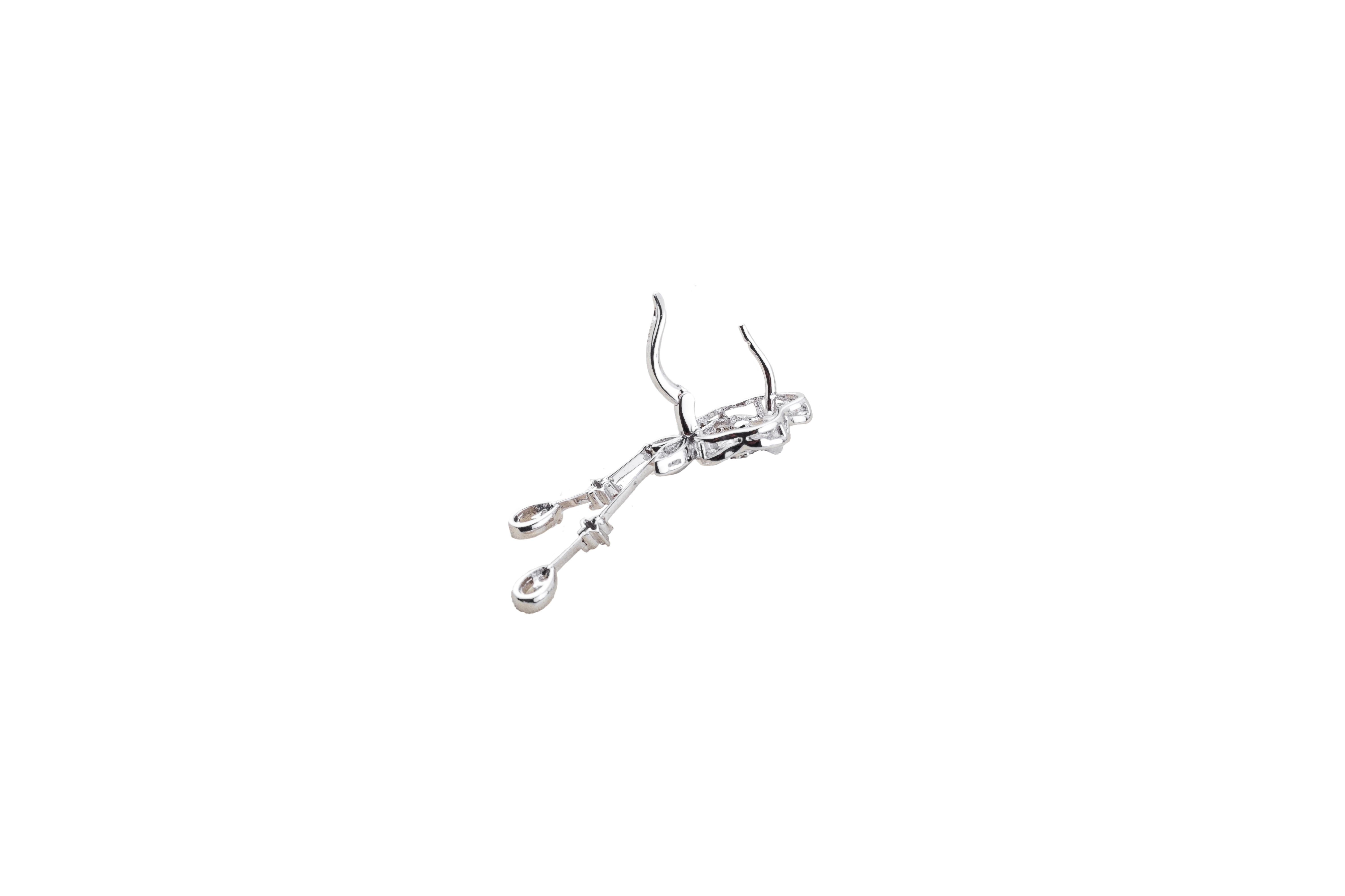 Lange Diamant-Ohrringe aus 18 Karat im Zustand „Neu“ im Angebot in Bad Kissingen, DE