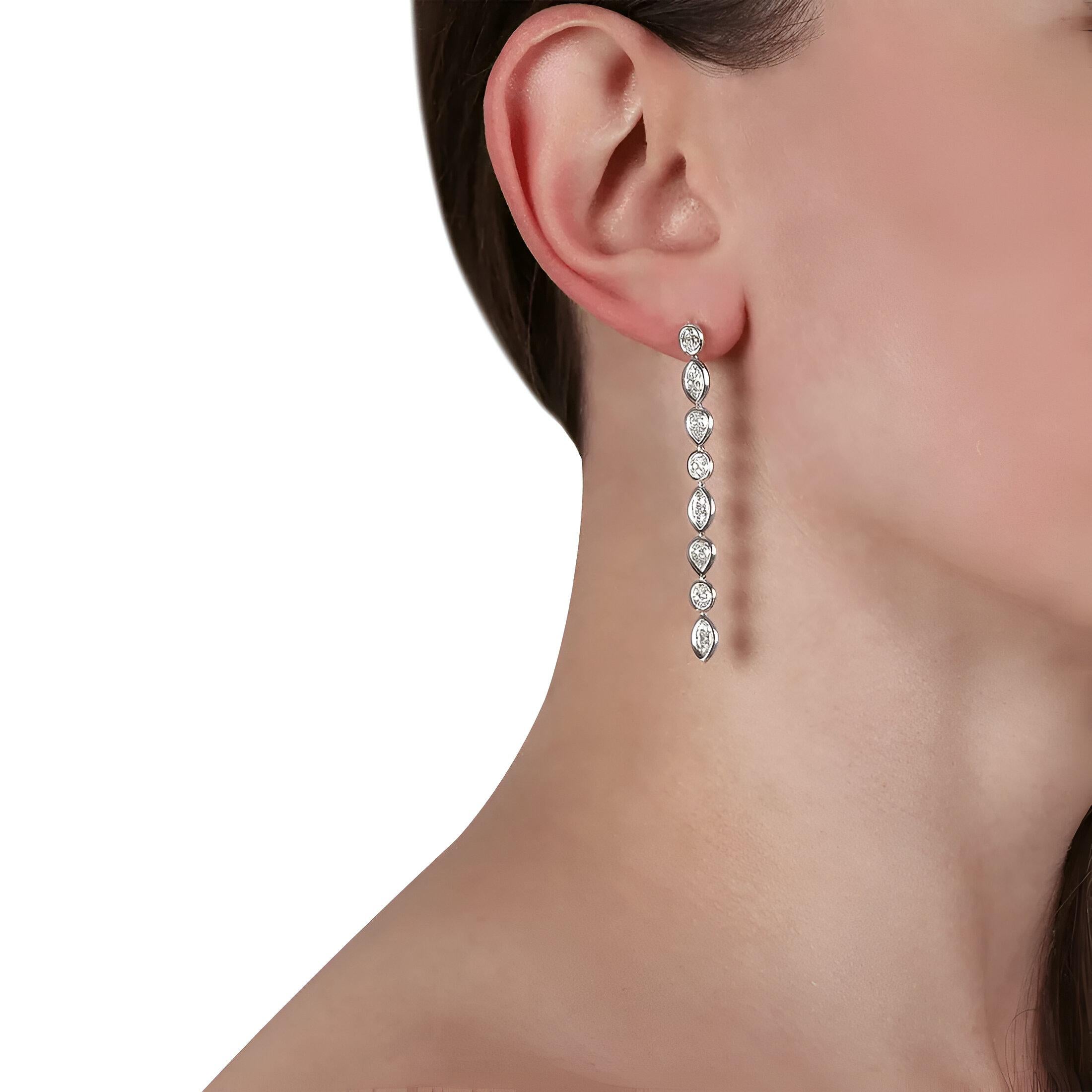 Diamant-Ohrringe aus Weißgold, 3,24 Karat (Moderne) im Angebot