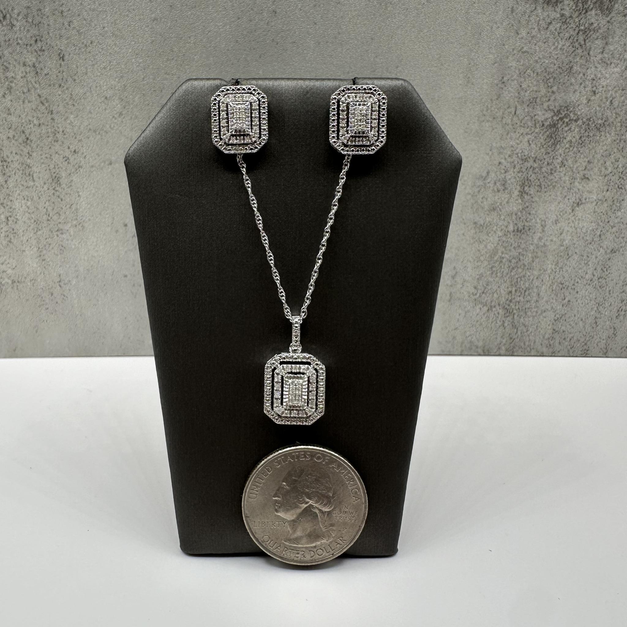 Orecchini con diamanti e collana con ciondolo in argento sterling - 0,25ctw, 18in, New In condizioni Nuovo a West Hempstead, NY