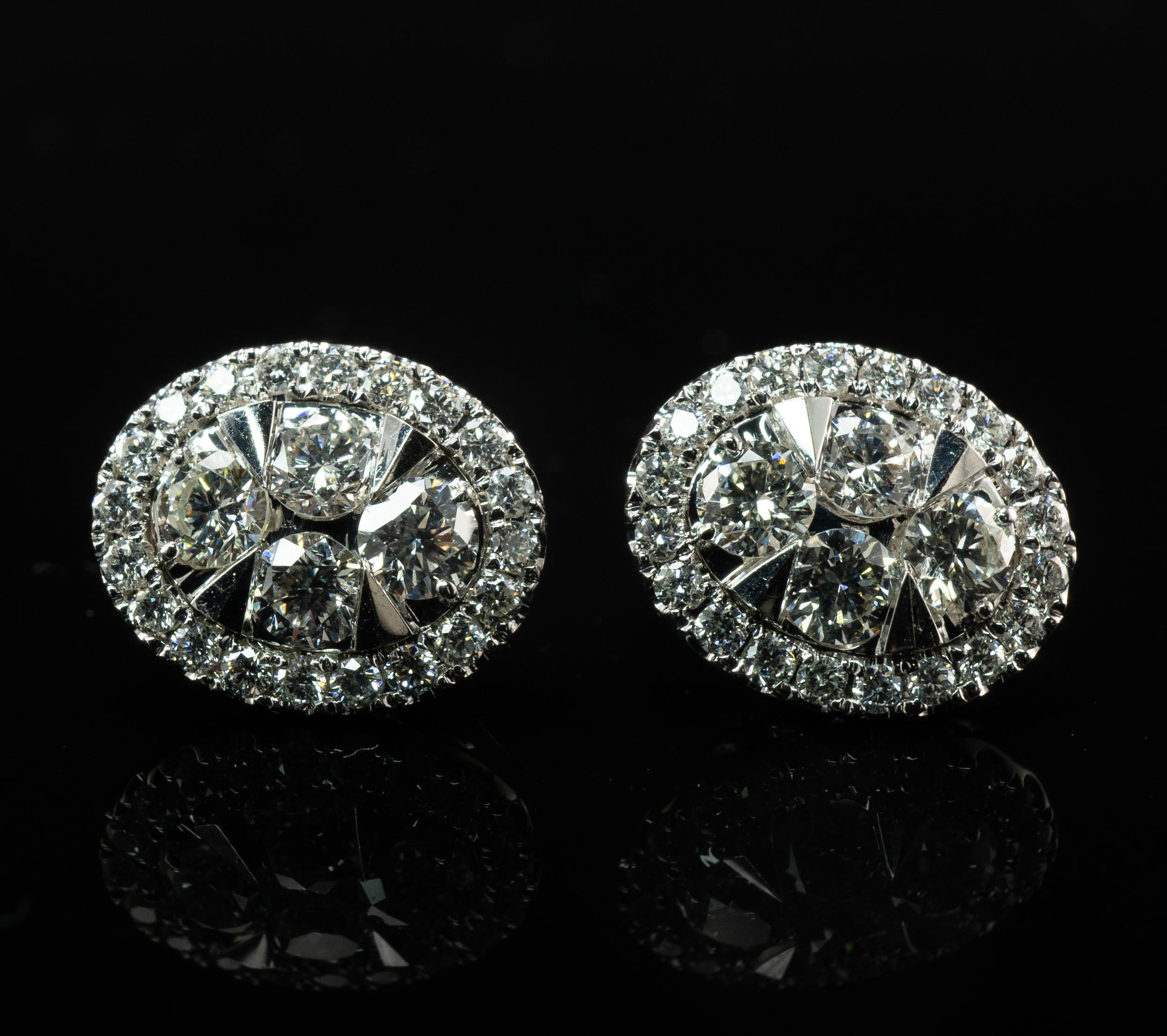 Clous d'oreilles rondes en or blanc 14 carats avec diamants 1,04 cttw forme ovale en vente 2
