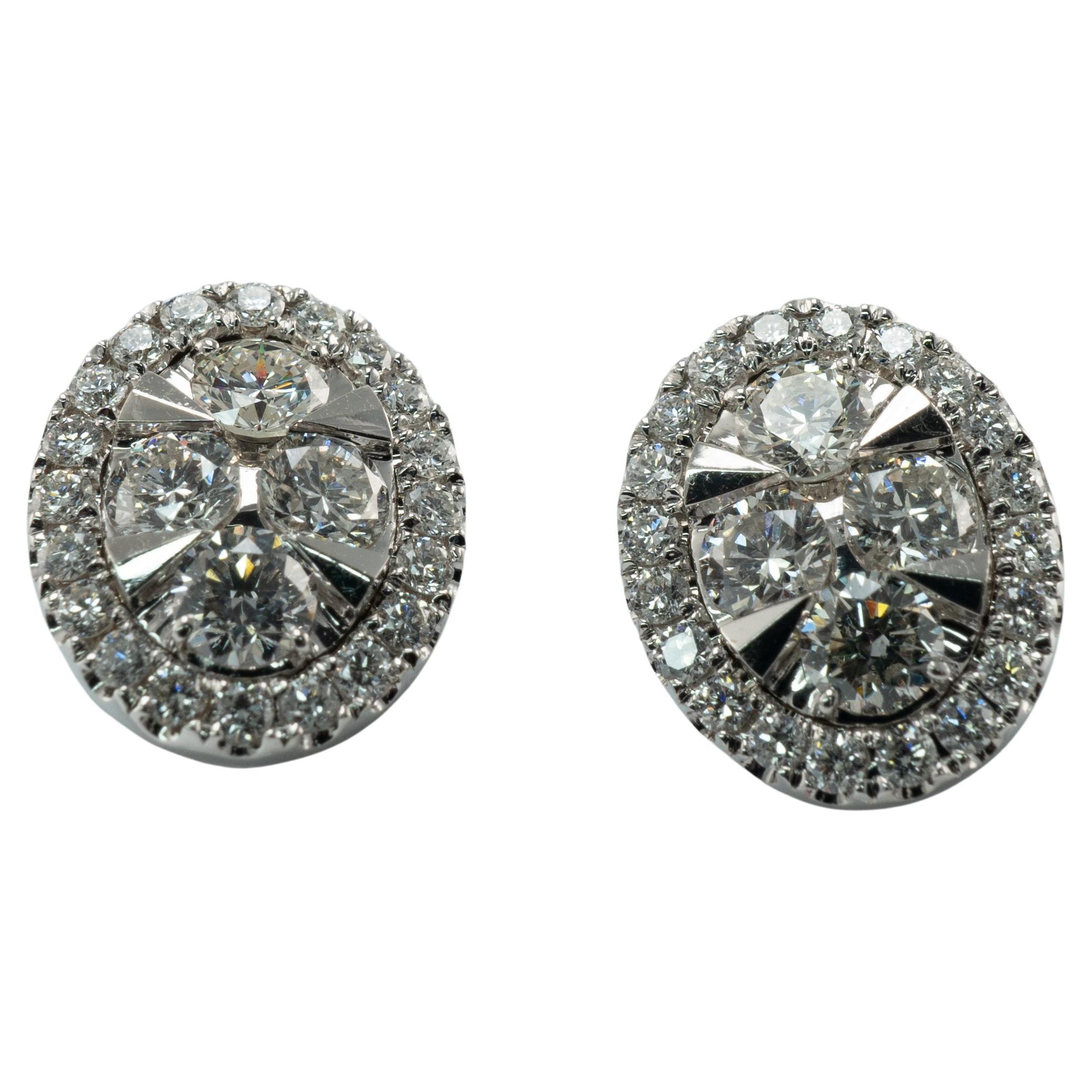 Clous d'oreilles rondes en or blanc 14 carats avec diamants 1,04 cttw forme ovale en vente