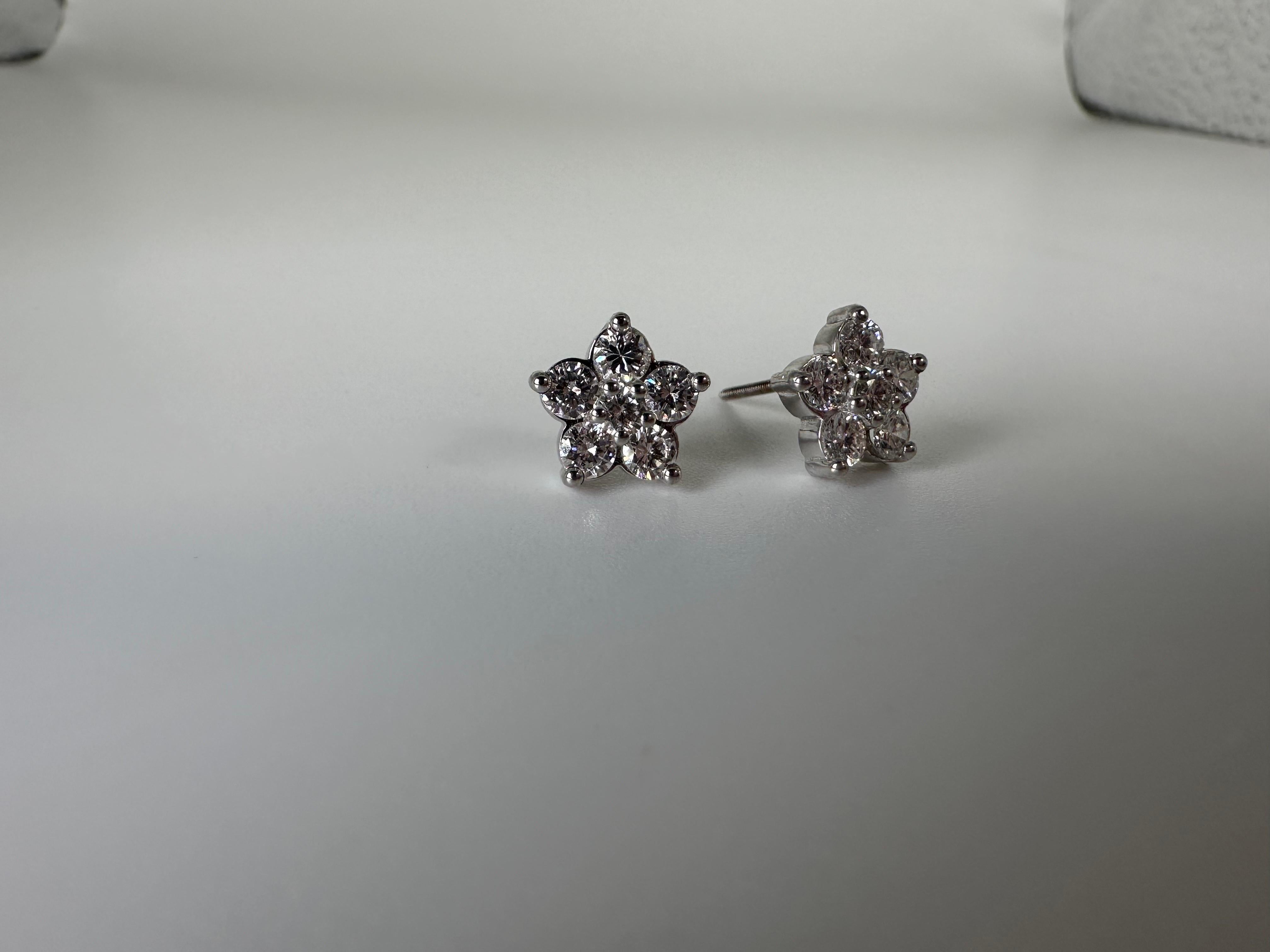 
Cute diamond earrings, simple elegant and luxurious, so perfect for everyday wear or a night out!

CENTER STONE: NATURAL DIAMONDS
CARAT: 1.00CT
CLARITY: SI
COLOR: G
CUT: ROUND BRILLIANT

GRAM WEIGHT: 2.35gr
GOLD: 14KT white gold
CLOSURE: screw