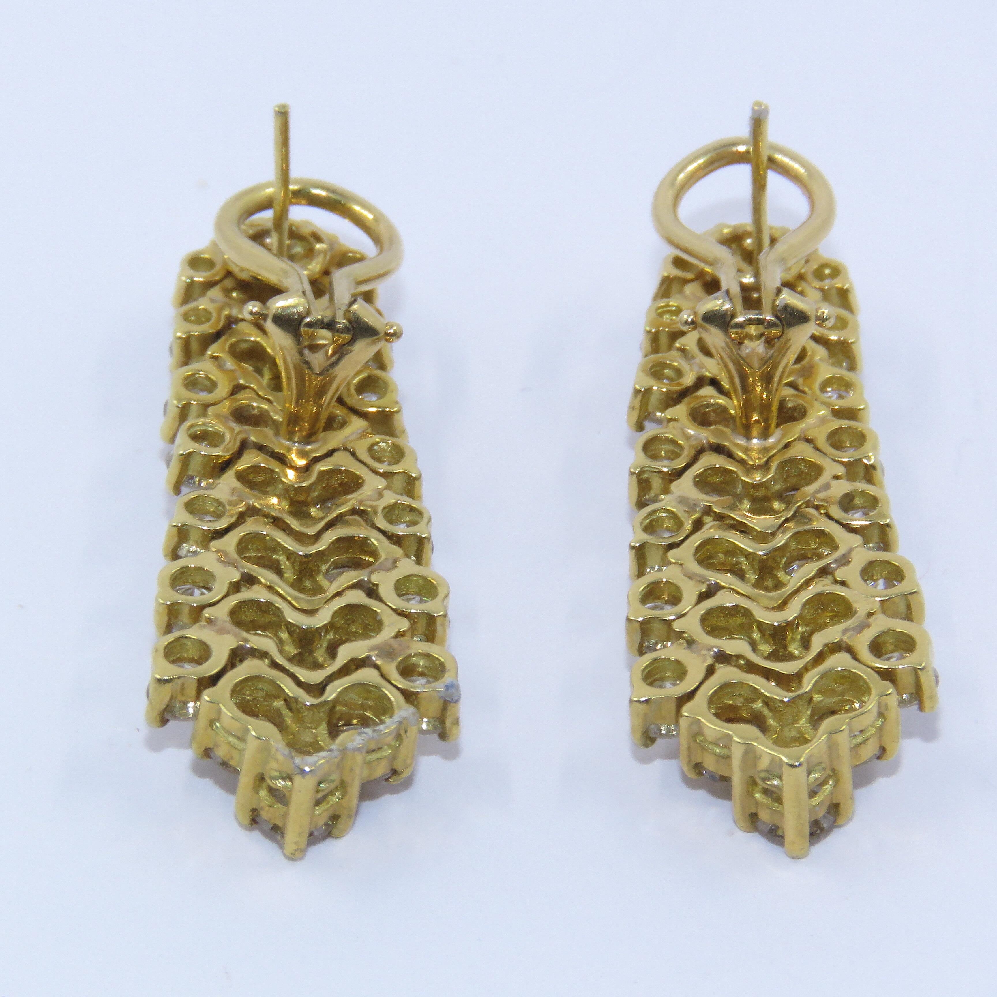 Round Cut Diamond Earrings Set in 14 Karat Gold 61-10181 For Sale