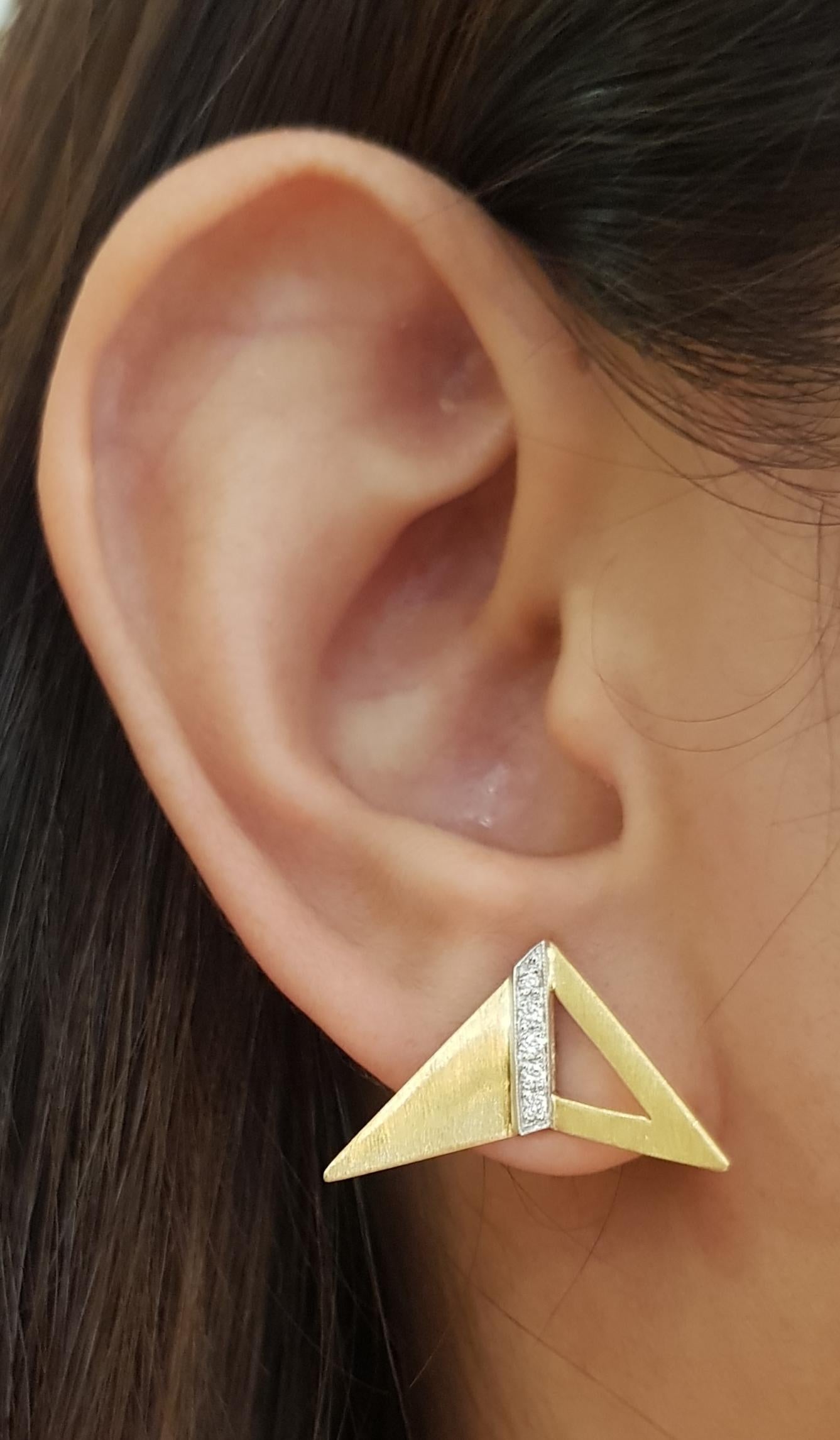 Contemporary Diamond  Earrings Set in 18 Karat Gold For Sale