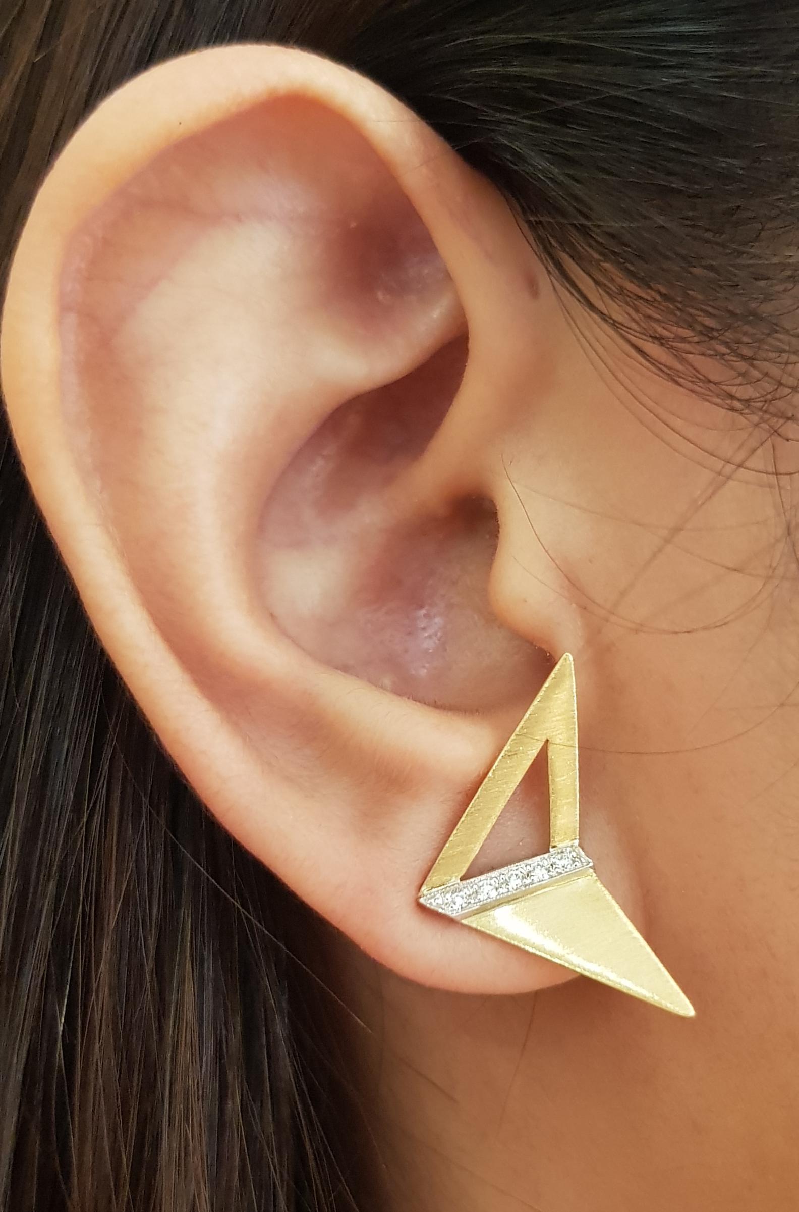 Brilliant Cut Diamond  Earrings Set in 18 Karat Gold For Sale