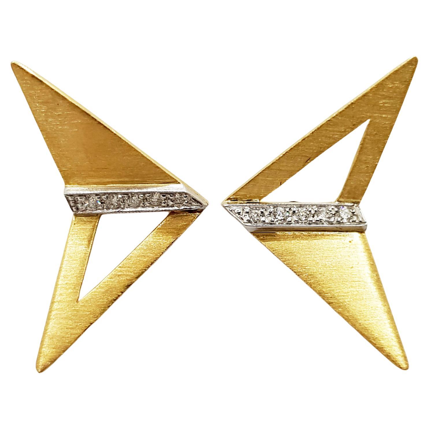 Diamond  Earrings Set in 18 Karat Gold Settings by Kavant & Sharart For Sale