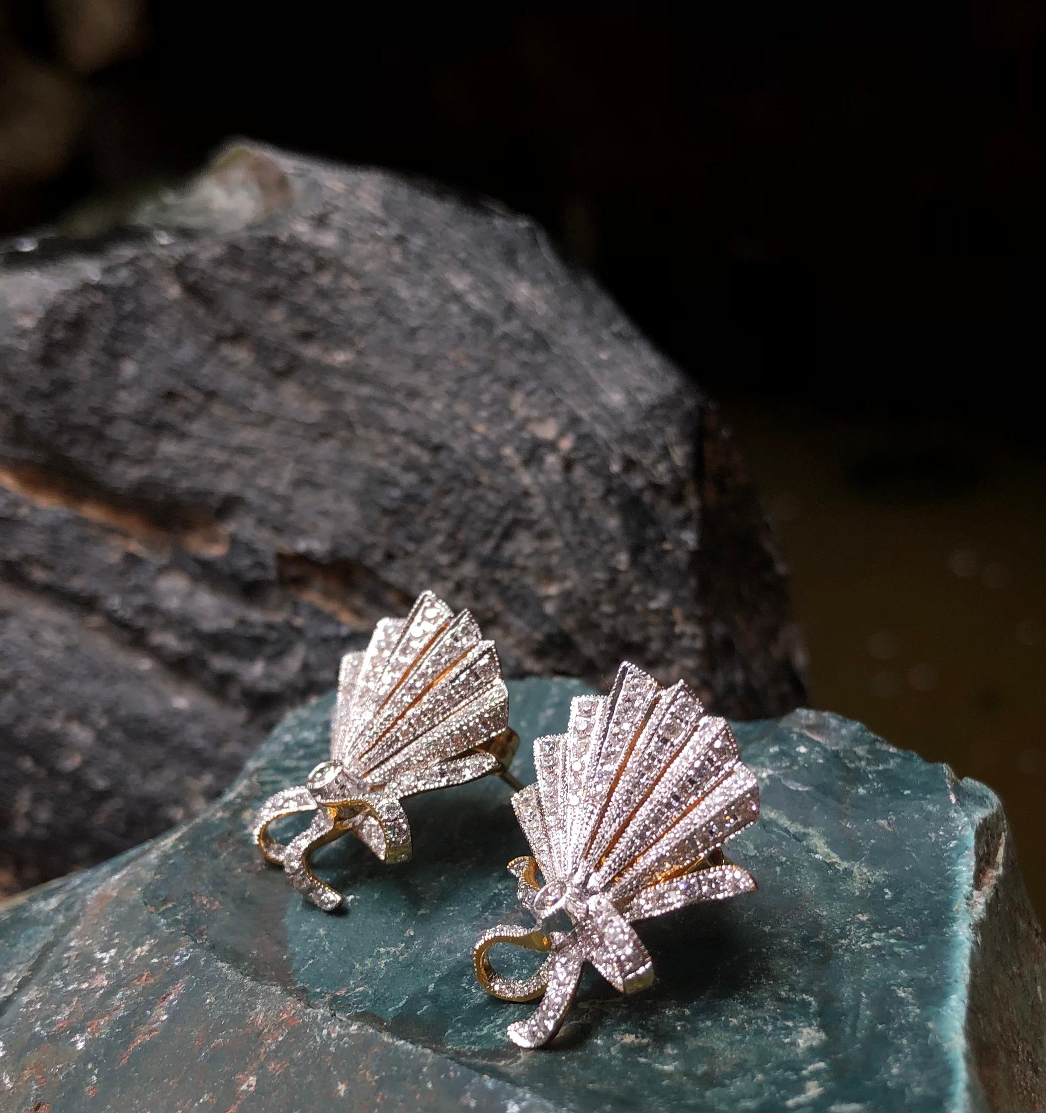 Art Deco Diamond Earrings Set in 18 Karat Gold Settings For Sale