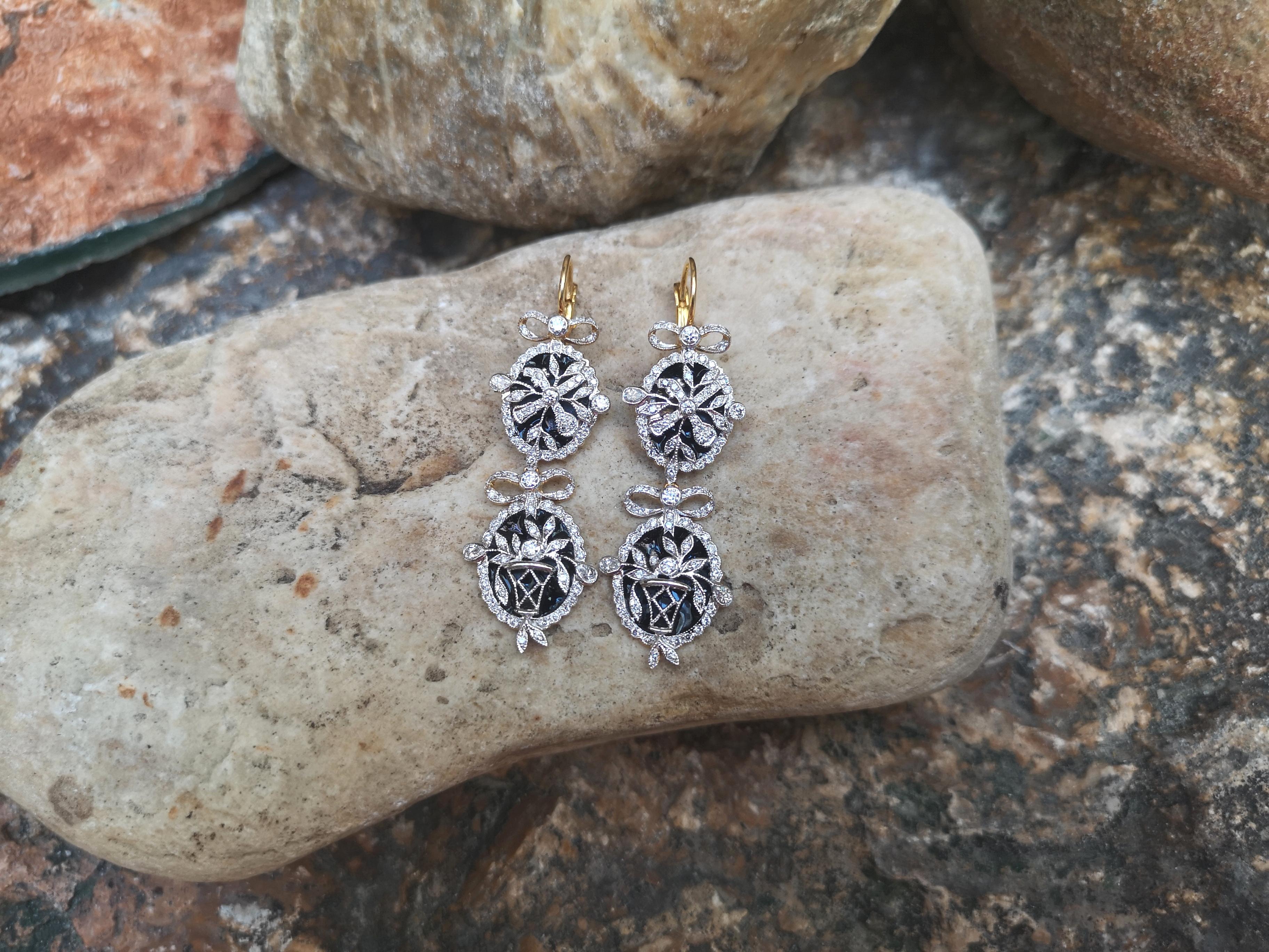 Diamond Earrings Set in 18 Karat Gold Settings In New Condition For Sale In Bangkok, TH