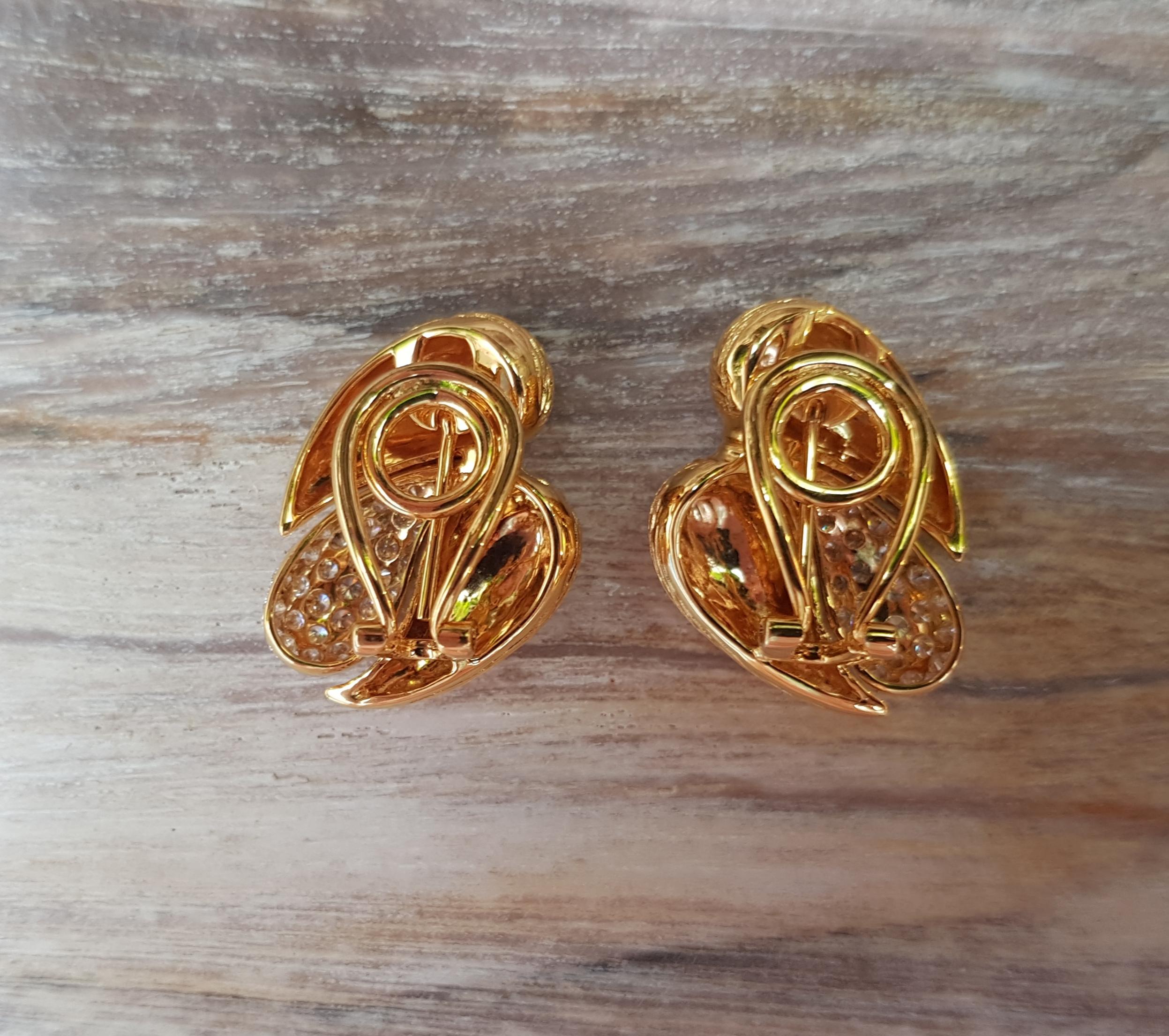 Women's Diamond Earrings Set in 18 Karat Gold Settings For Sale