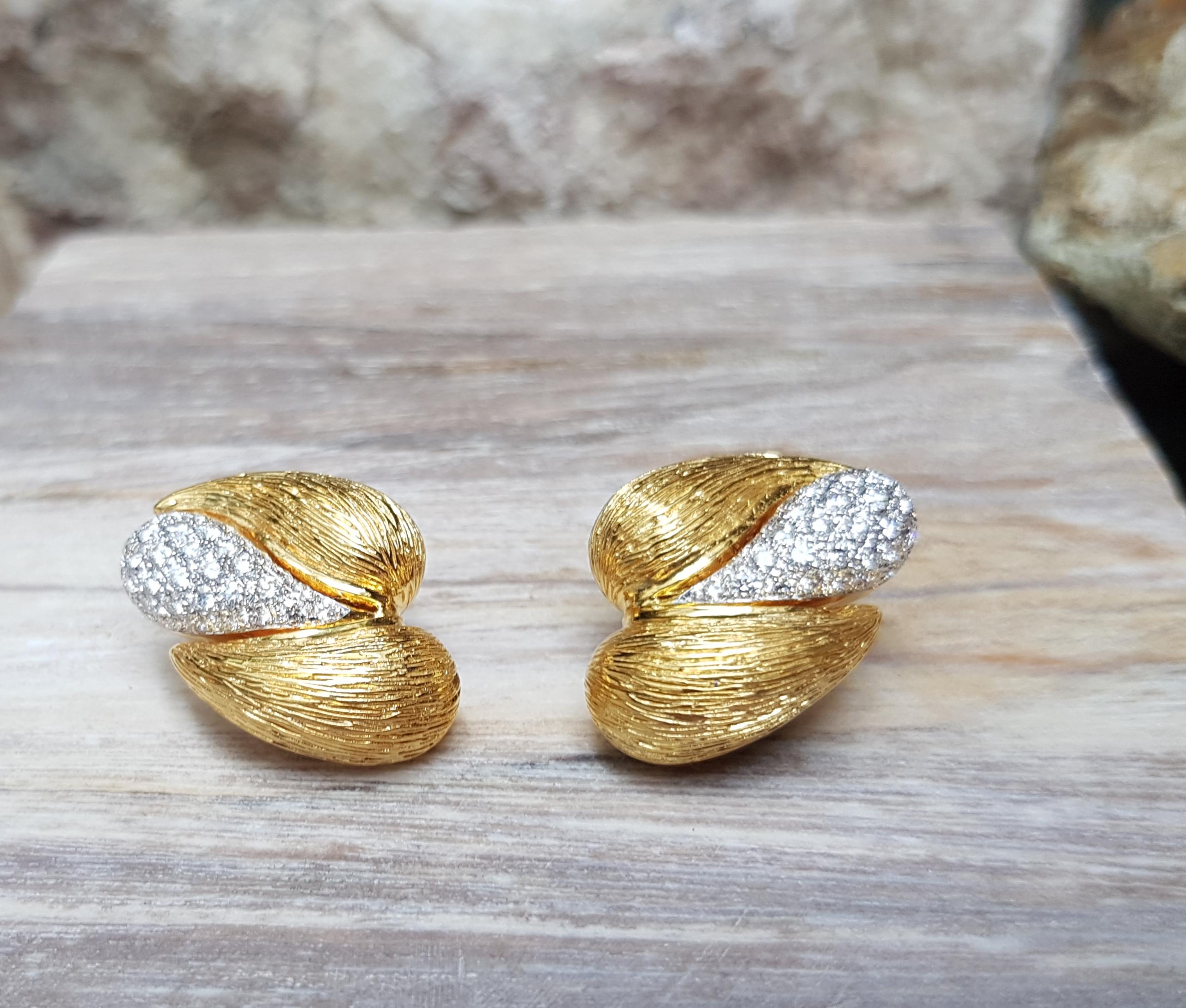 Diamond Earrings Set in 18 Karat Gold Settings For Sale 1