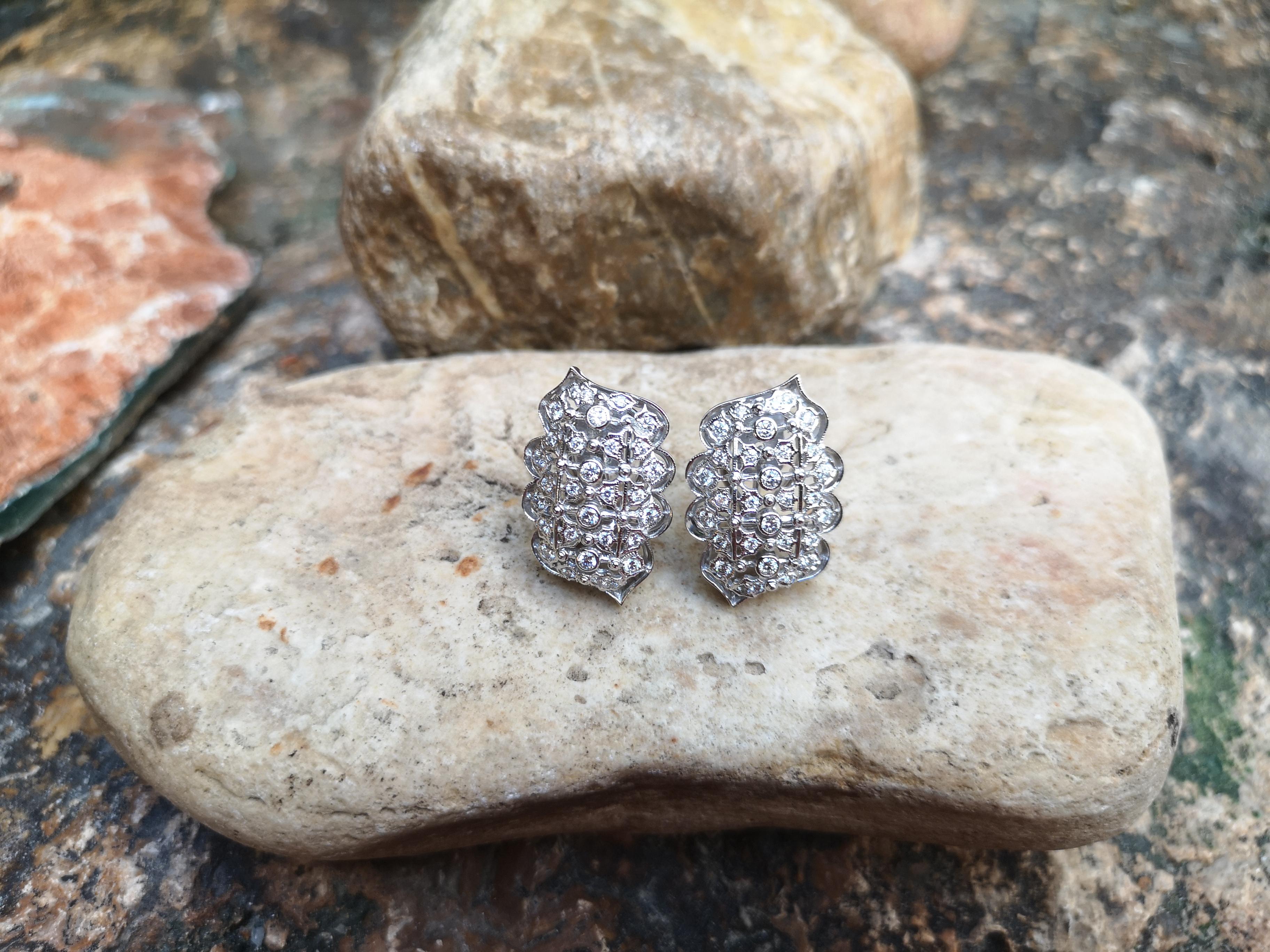Diamond Earrings Set in 18 Karat White Gold Settings In New Condition For Sale In Bangkok, TH