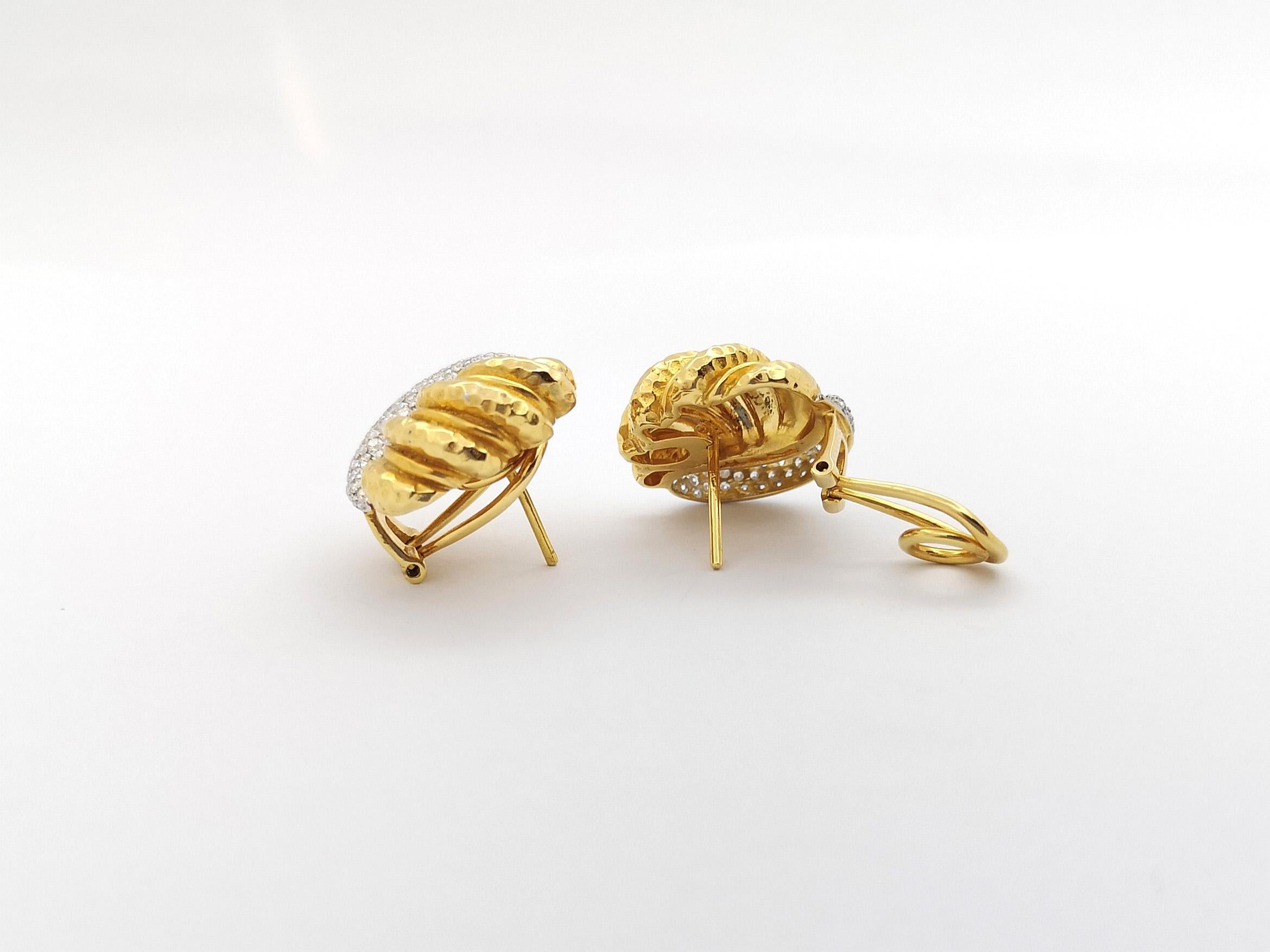 Diamond Earrings set in 18K Gold Settings For Sale 4