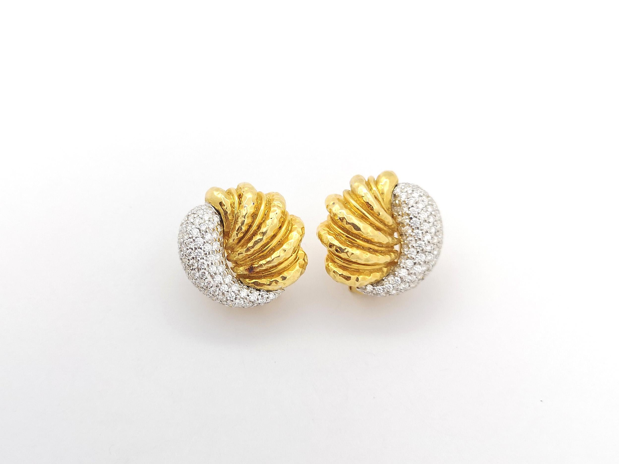 Contemporary Diamond Earrings set in 18K Gold Settings For Sale