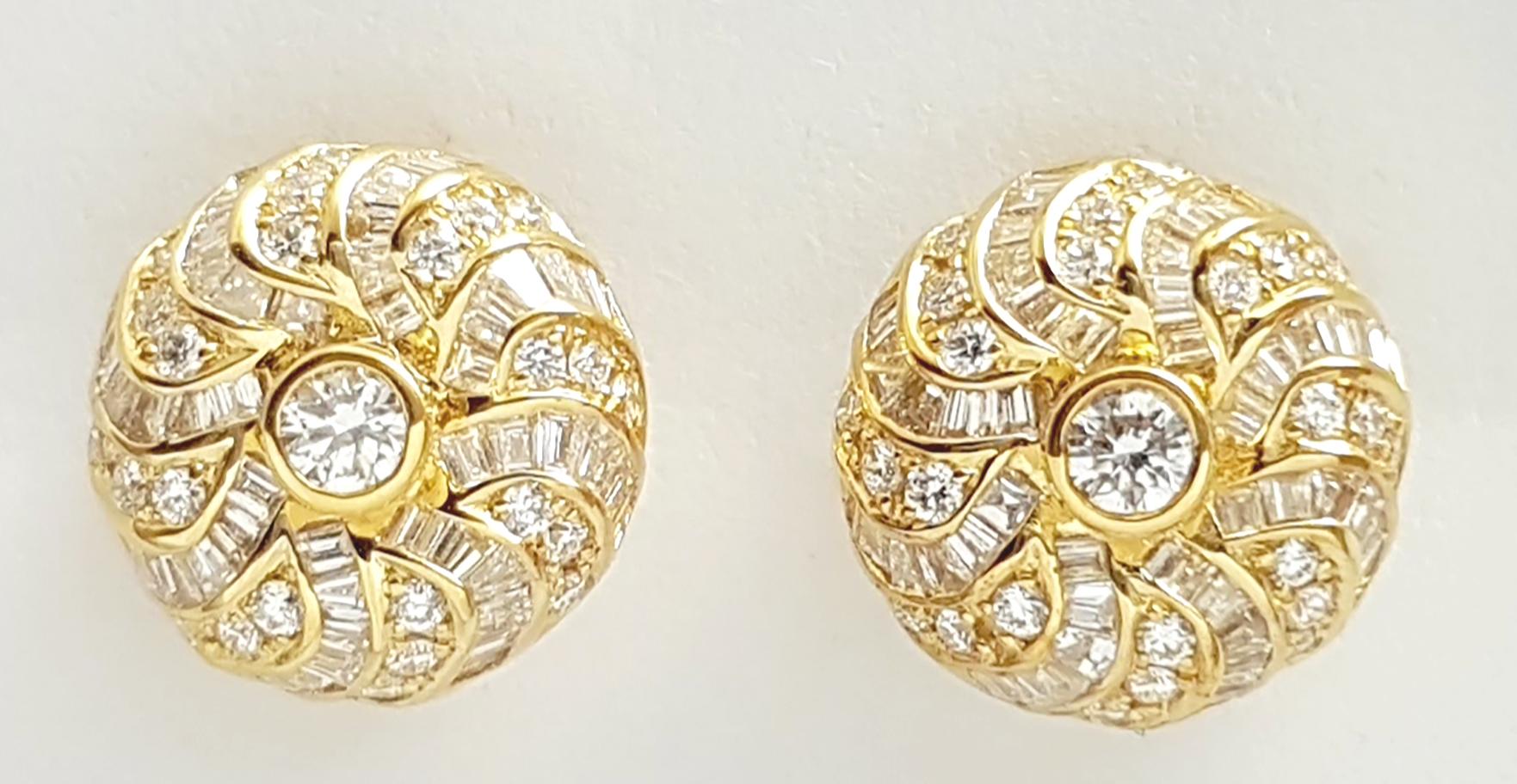 Art Deco Diamond Earrings set in 18K Gold Settings For Sale