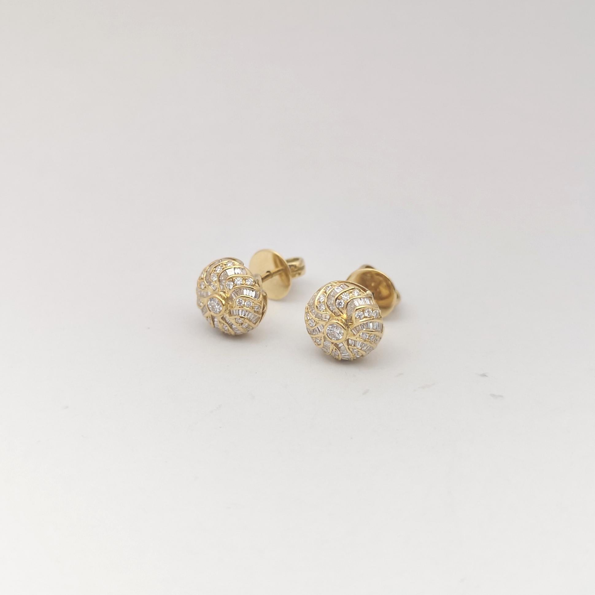Women's Diamond Earrings set in 18K Gold Settings For Sale