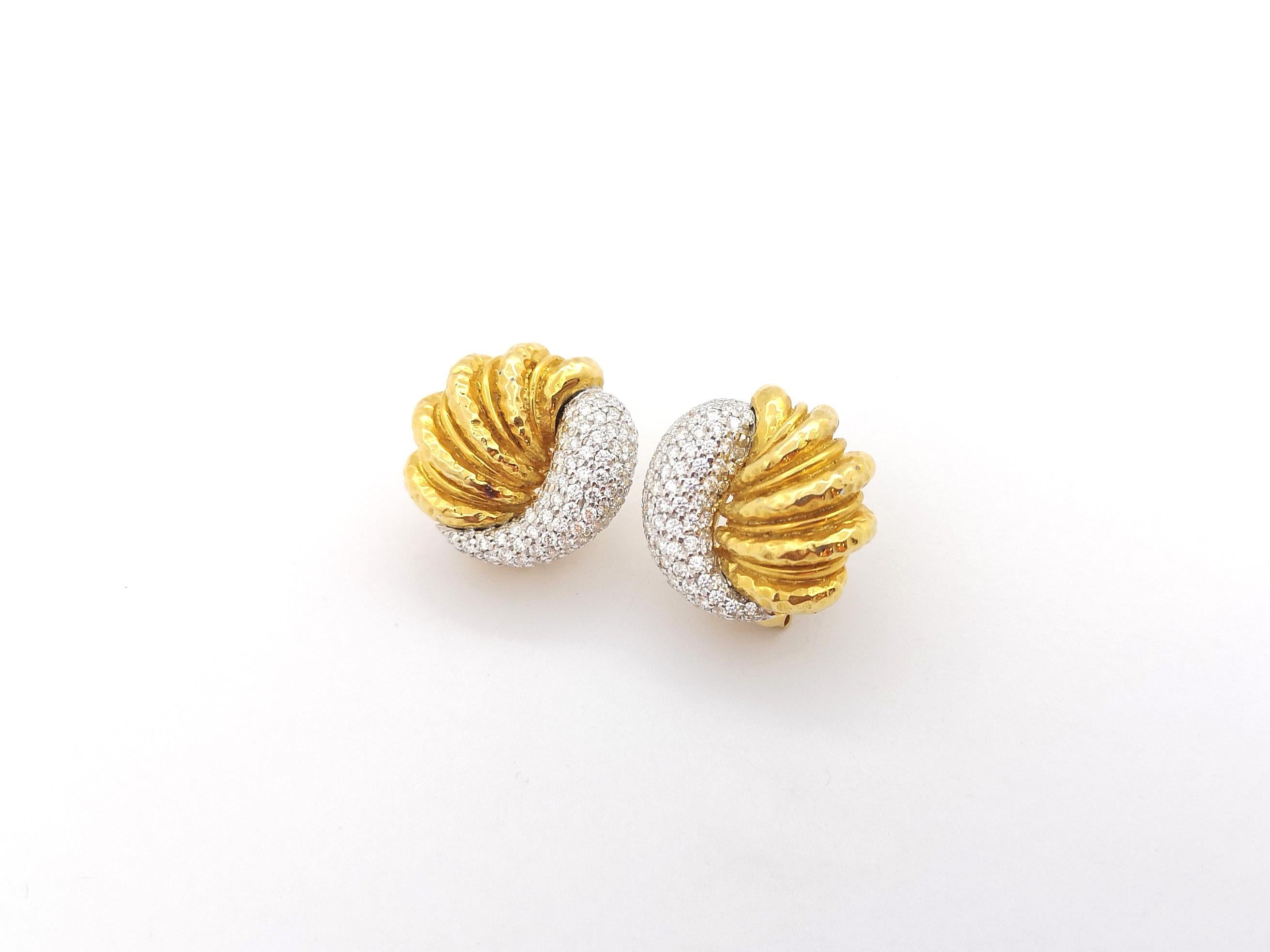 Diamond Earrings set in 18K Gold Settings For Sale 1