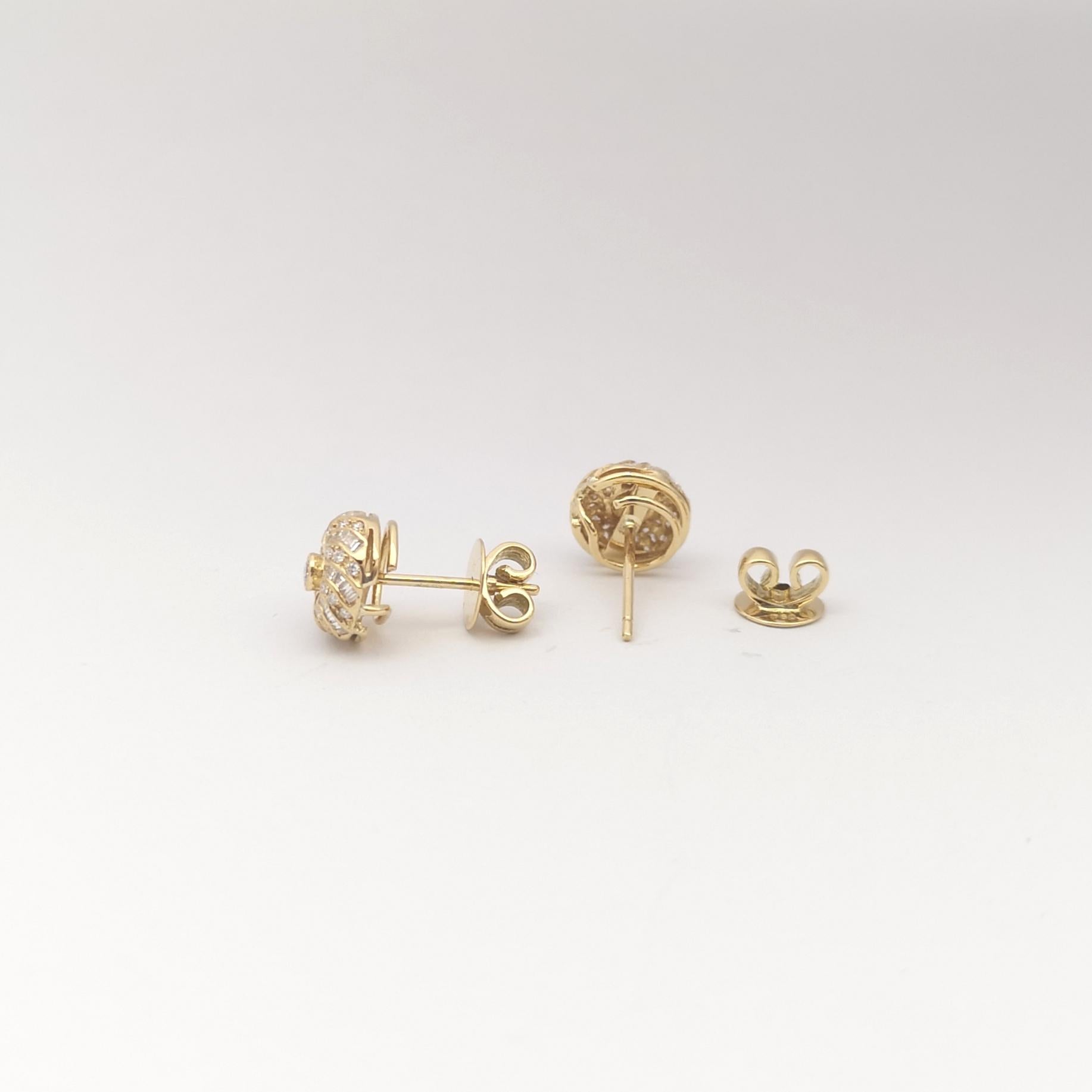 Diamond Earrings set in 18K Gold Settings For Sale 1