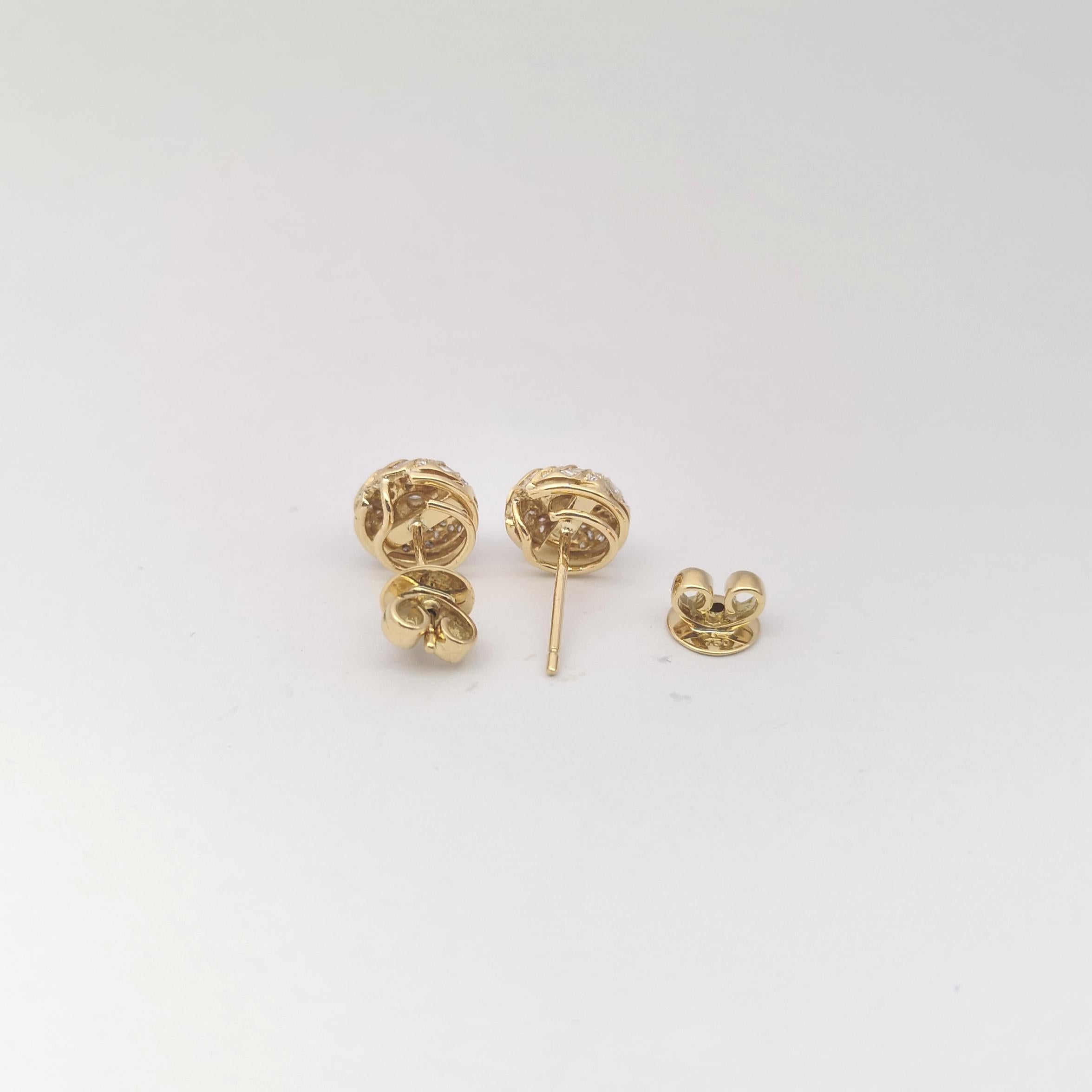 Diamond Earrings set in 18K Gold Settings For Sale 2