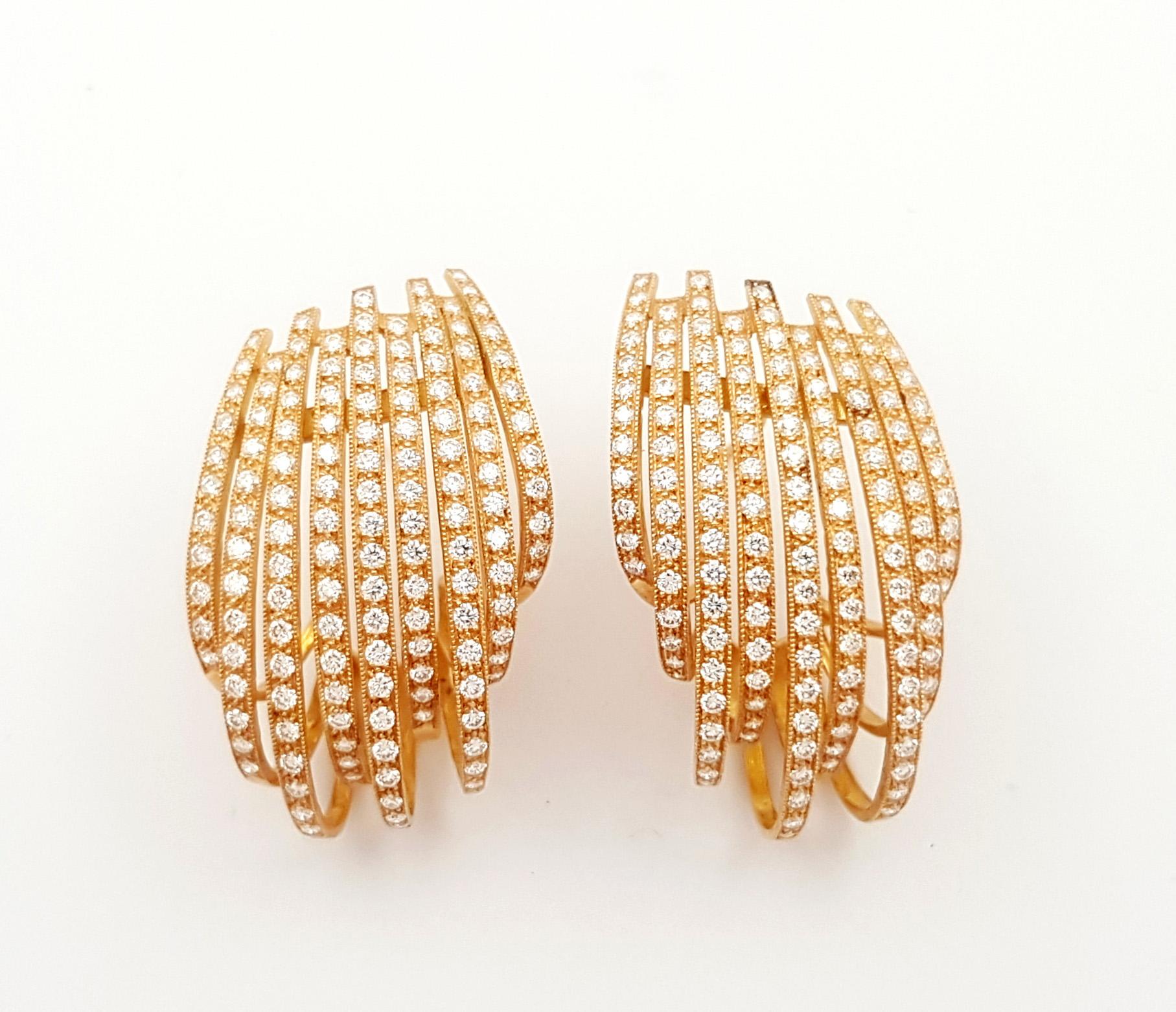 Contemporary Diamond Earrings set in 18K Rose Gold Settings For Sale