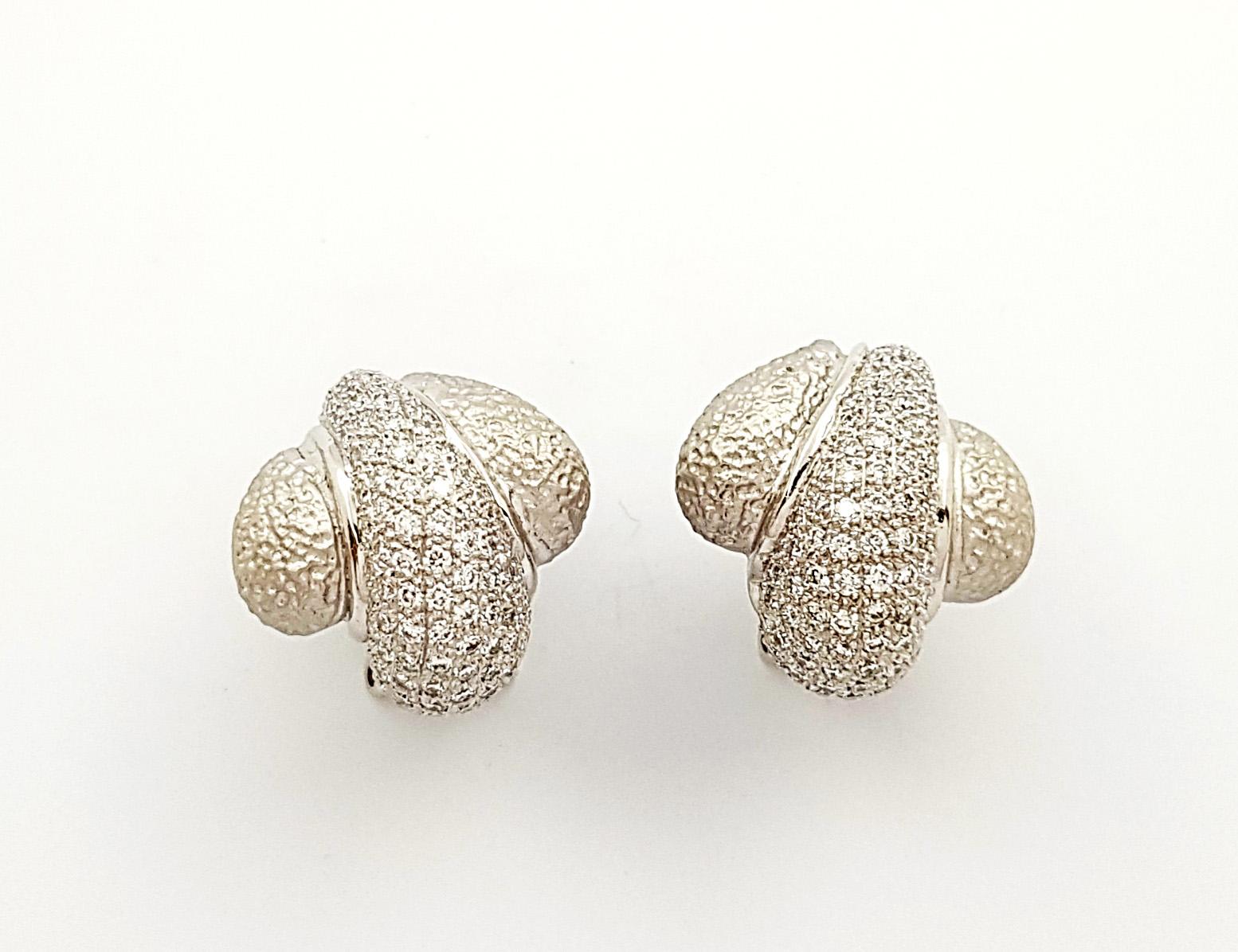 Diamond Earrings set in 18K White Gold Settings In New Condition For Sale In Bangkok, TH