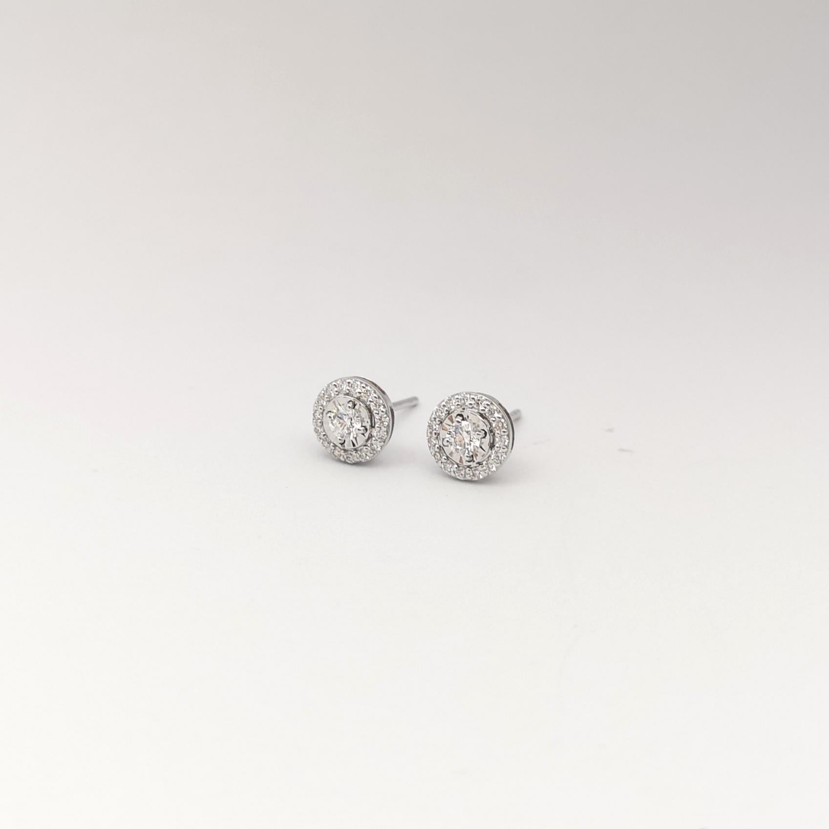 Orecchini con diamanti incastonati in oro bianco 18 carati In condizioni Nuovo in vendita a Bangkok, TH
